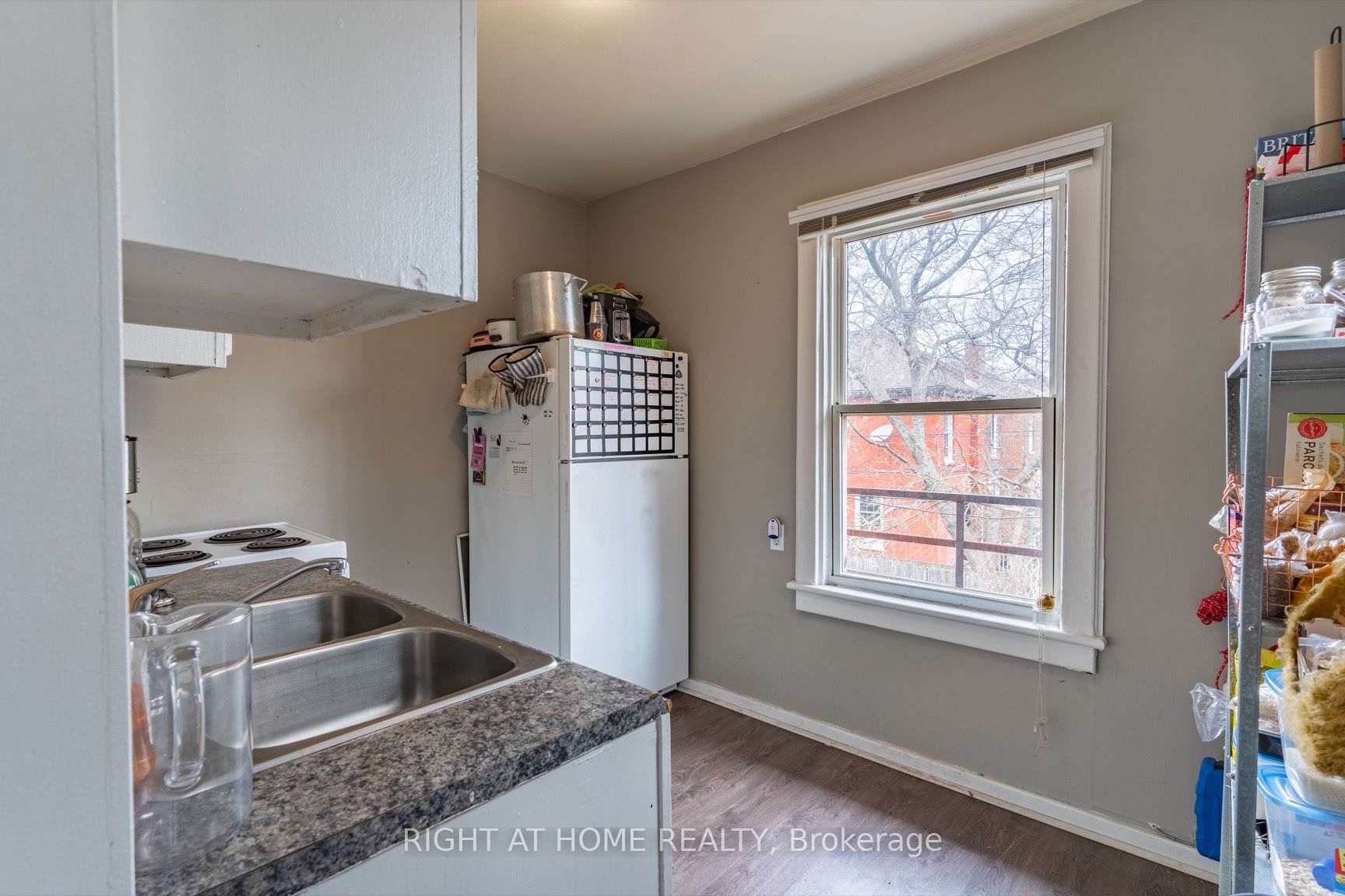 487 Cannon Street E Property Photo 5