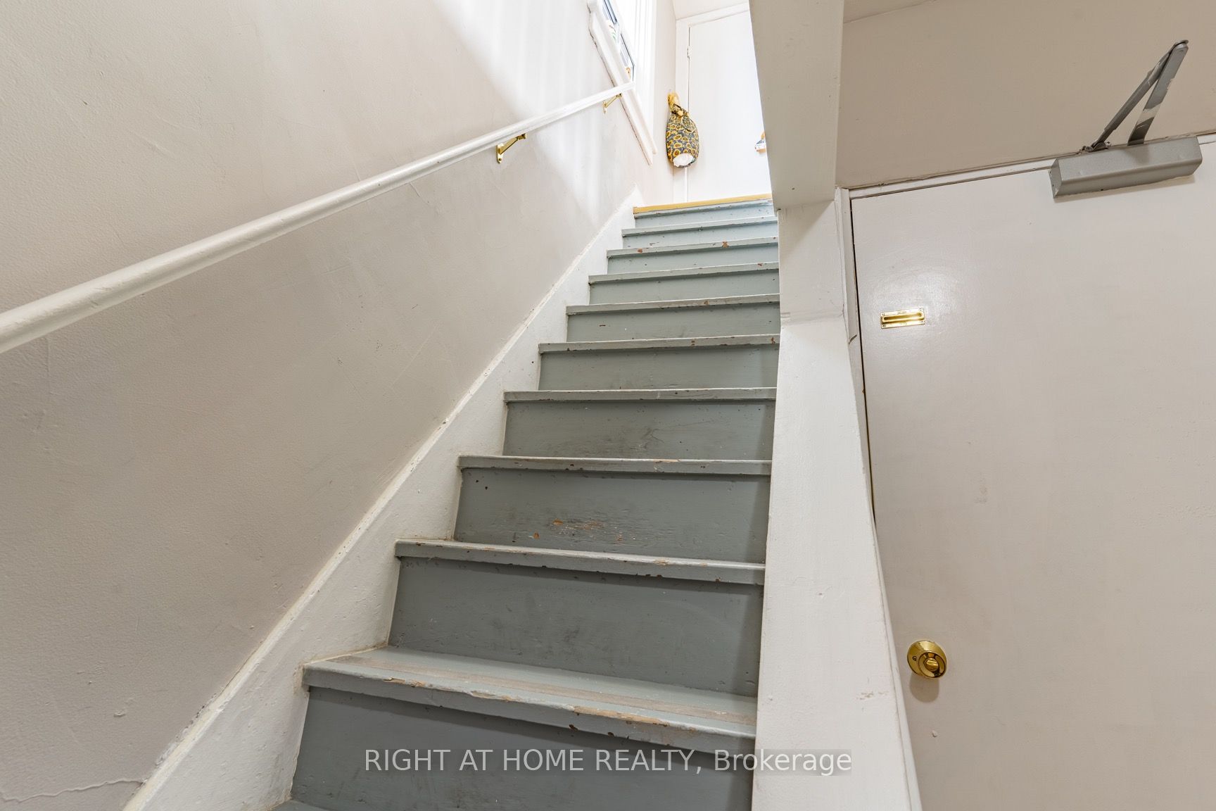 487 Cannon Street E Property Photo 6