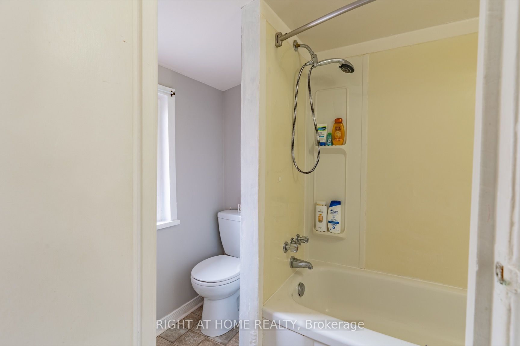 487 Cannon Street E Property Photo 9