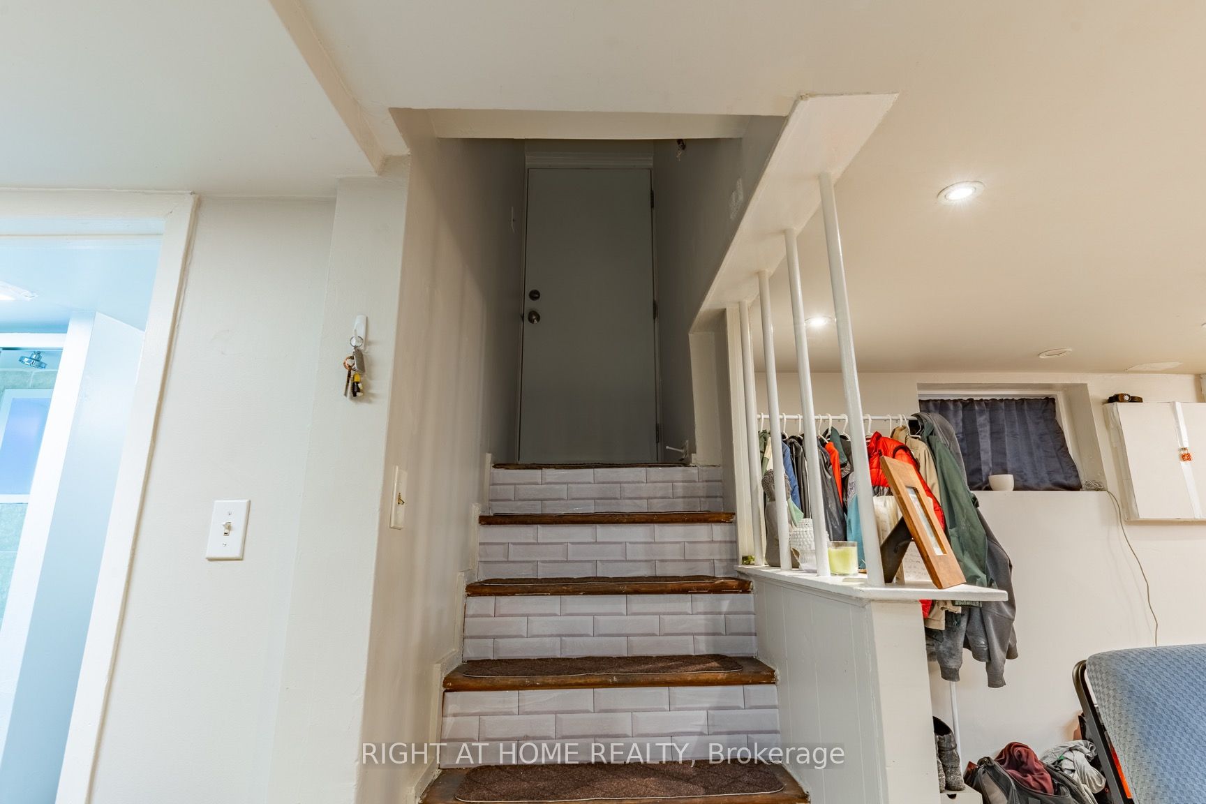 487 Cannon Street E Property Photo 11