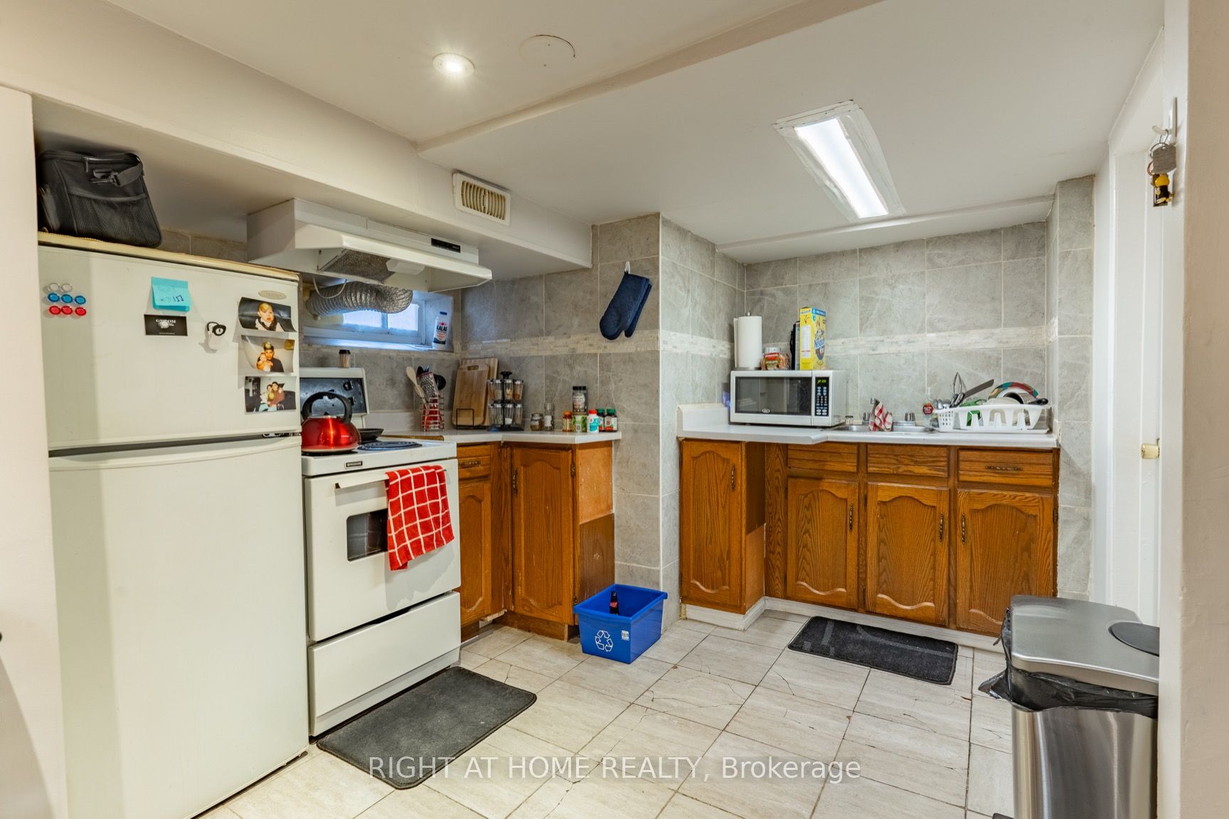 487 Cannon Street E Property Photo 12
