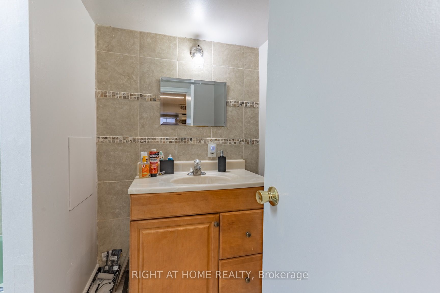 487 Cannon Street E Property Photo 13