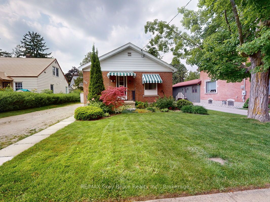 572 14th Street Property Photo 1