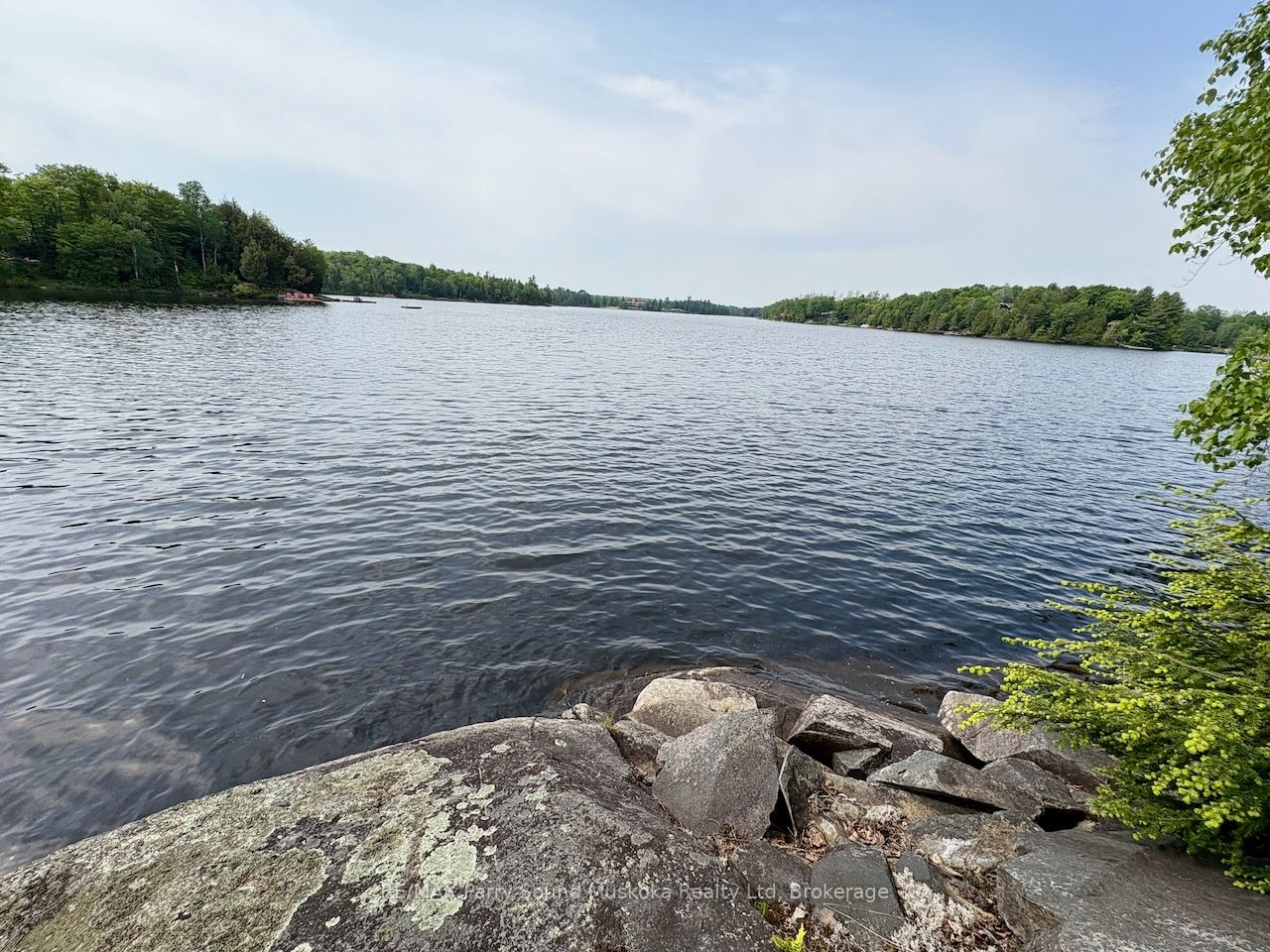 490 North Meadowcove Road Property Photo 1