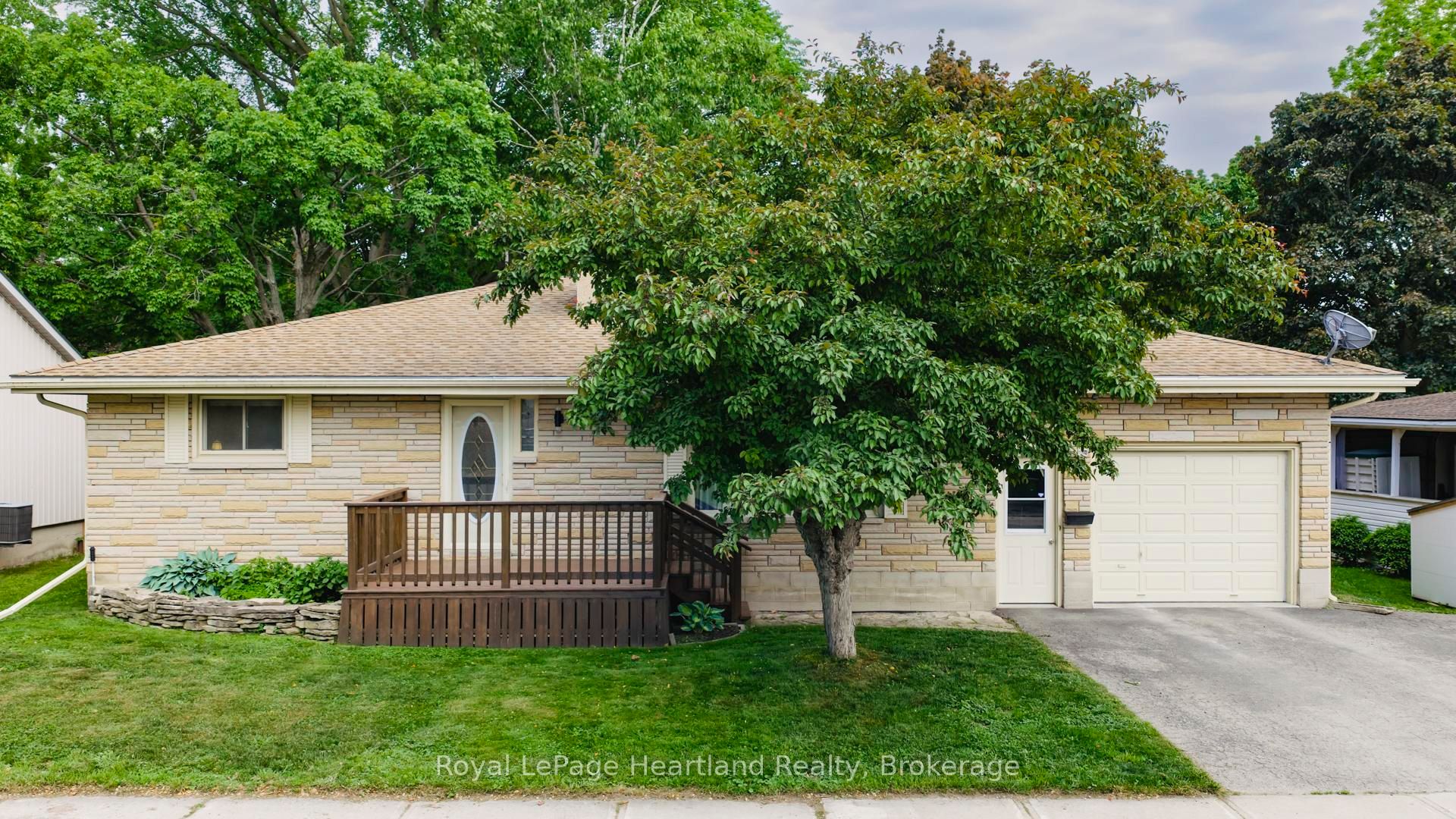 106 Oxford St Property Photo 1