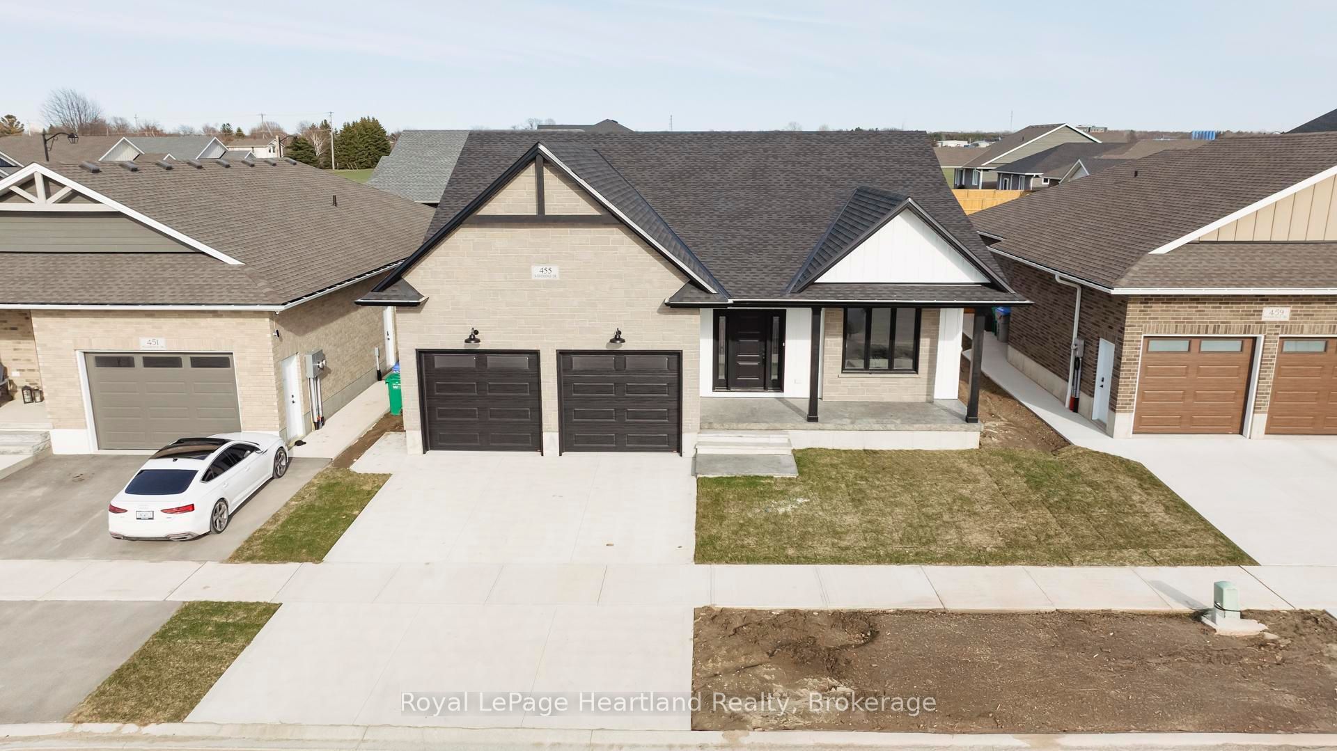 455 Woodridge Dr Property Photo 1