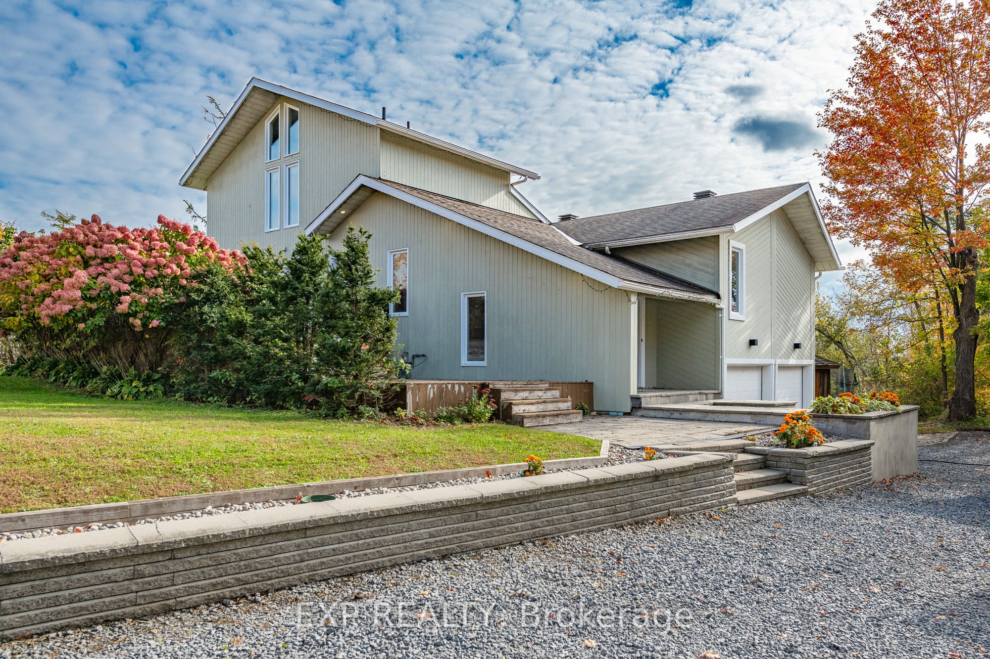 1238 Barnwell Crescent Property Photo 1