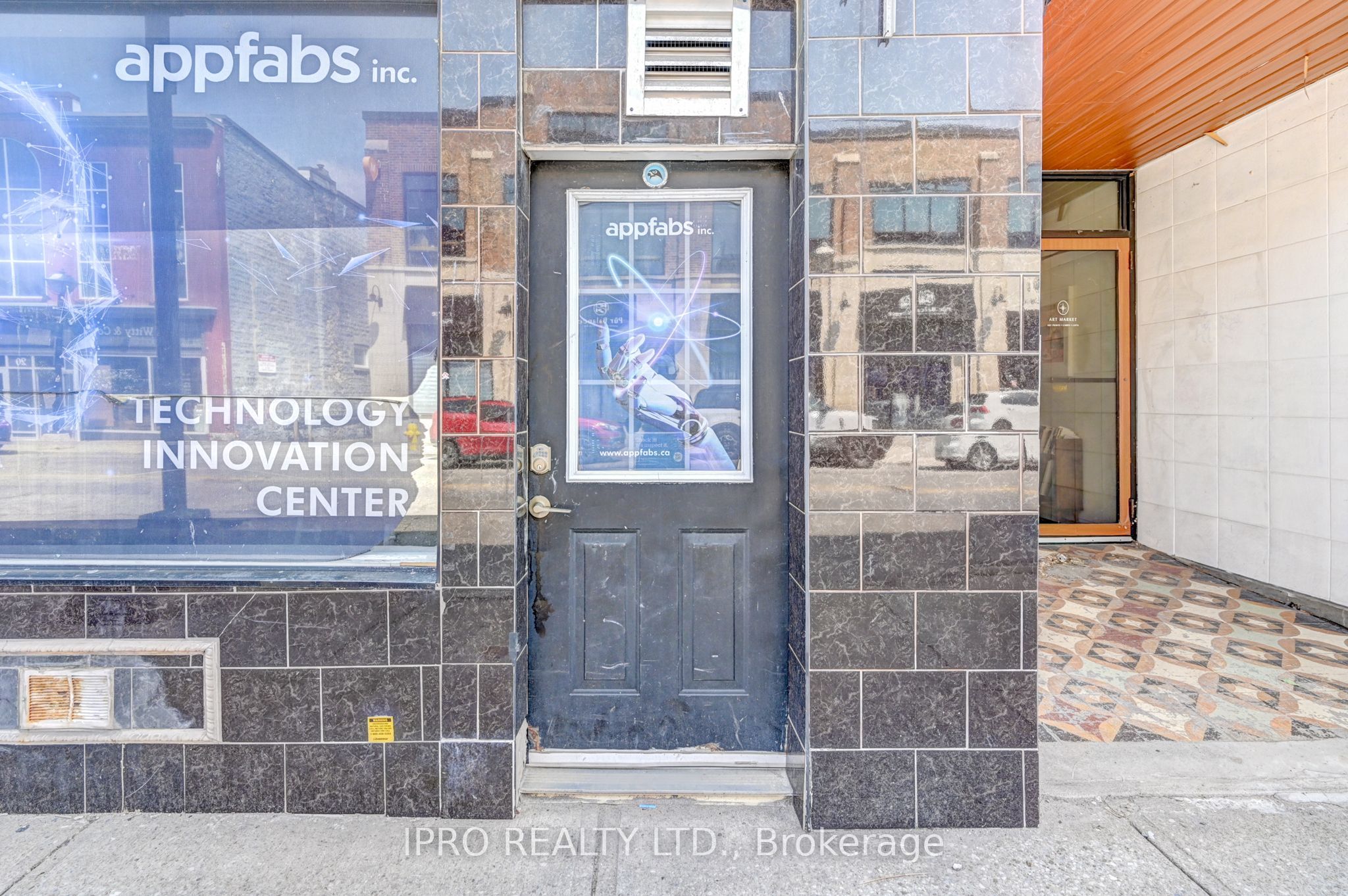 15 Ainslie Street N Property Photo 3