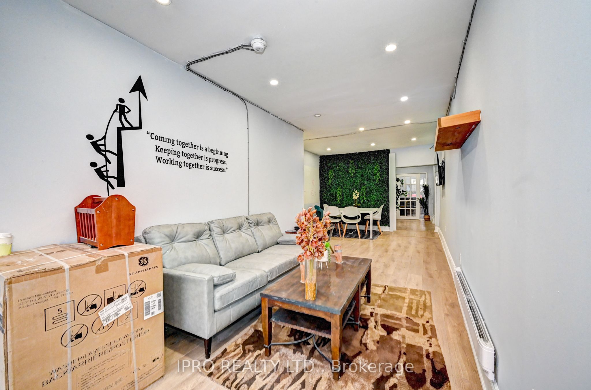 15 Ainslie Street N Property Photo 10