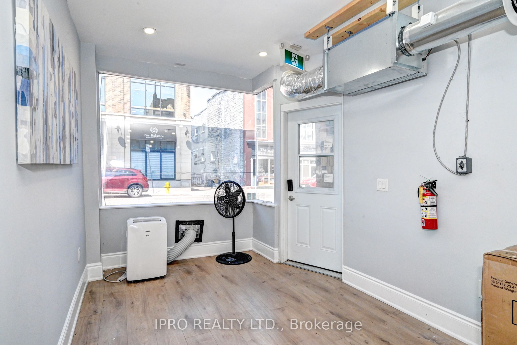 15 Ainslie Street N Property Photo 11