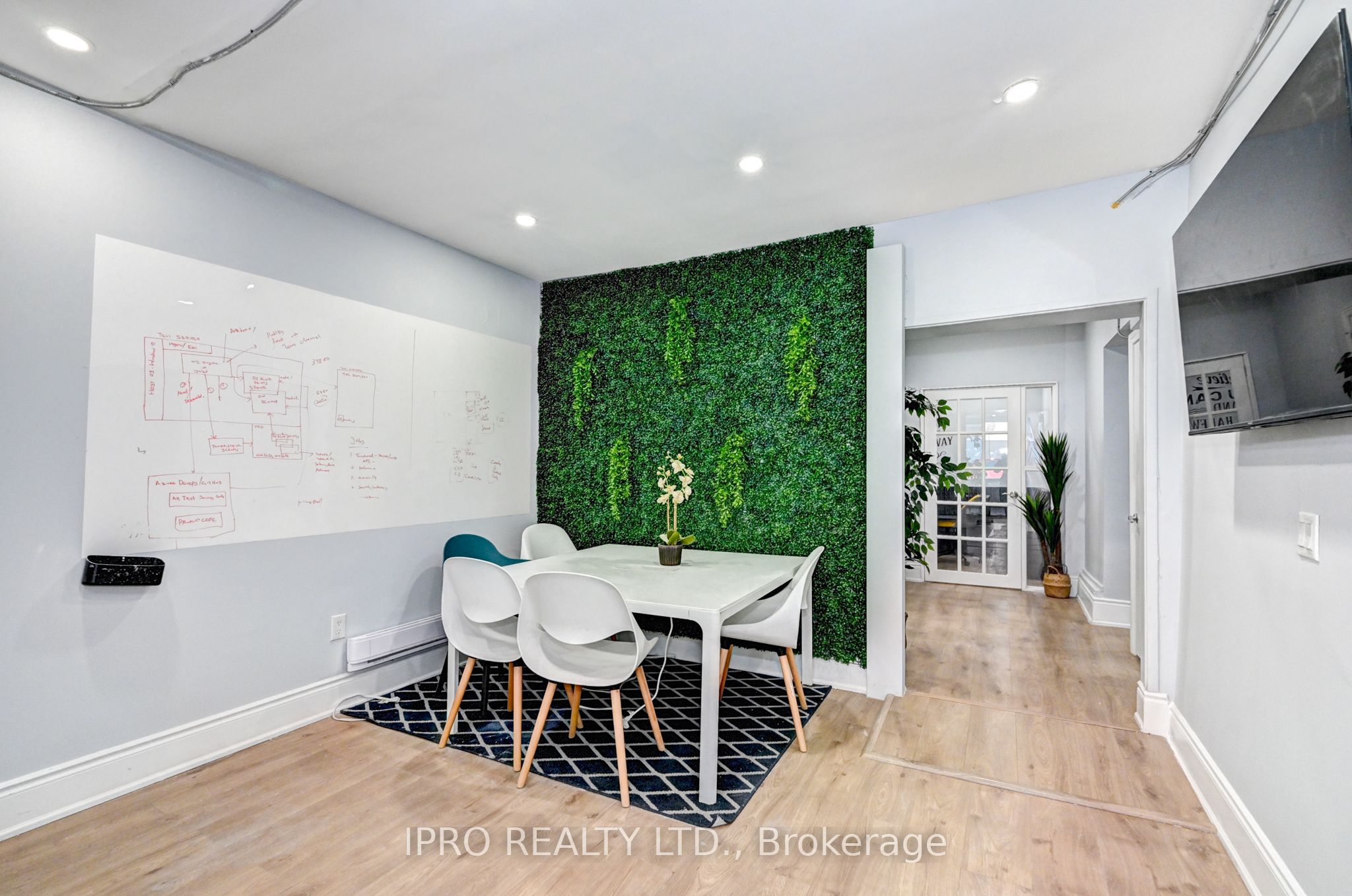 15 Ainslie Street N Property Photo 14