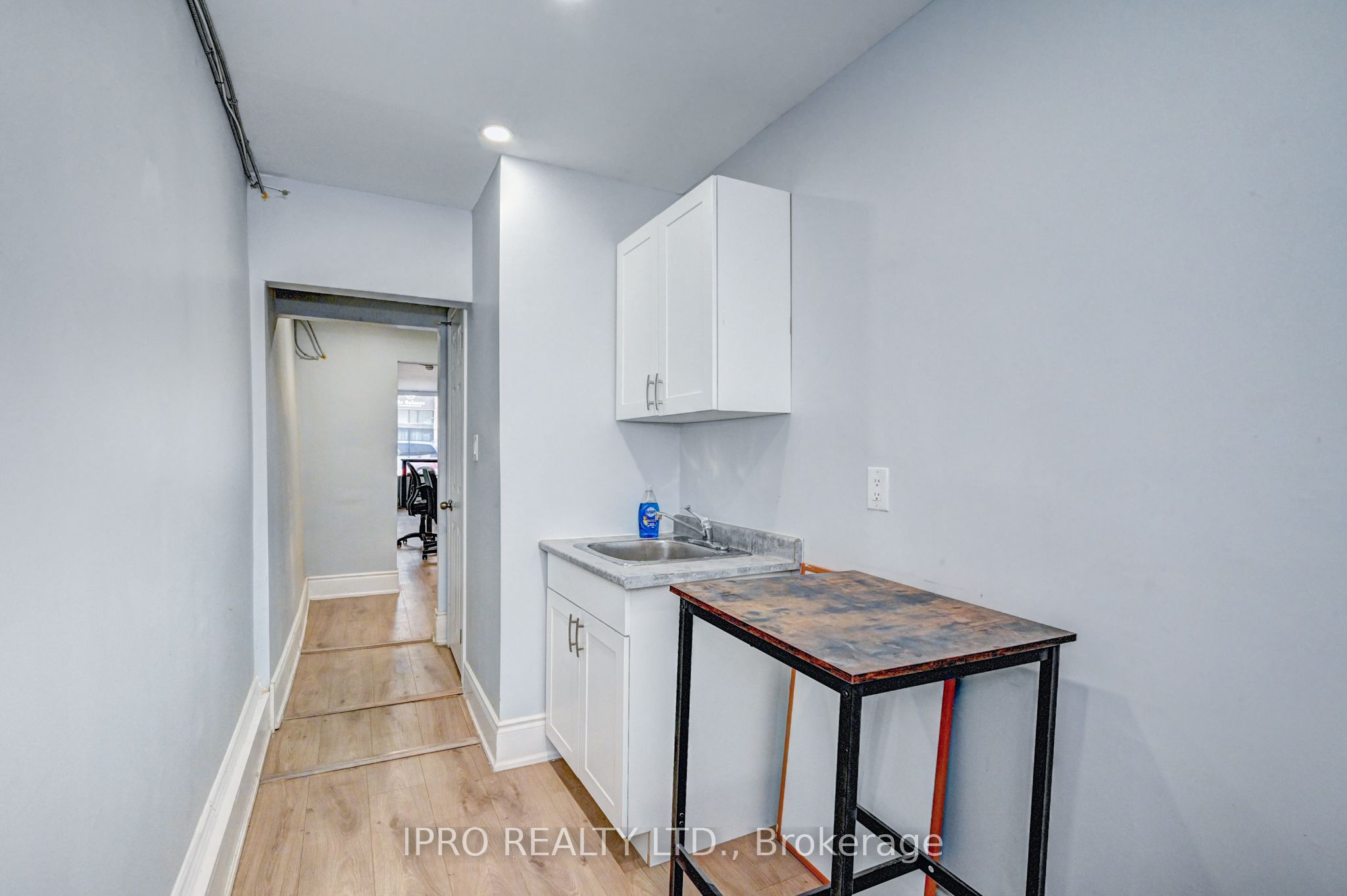 15 Ainslie Street N Property Photo 18