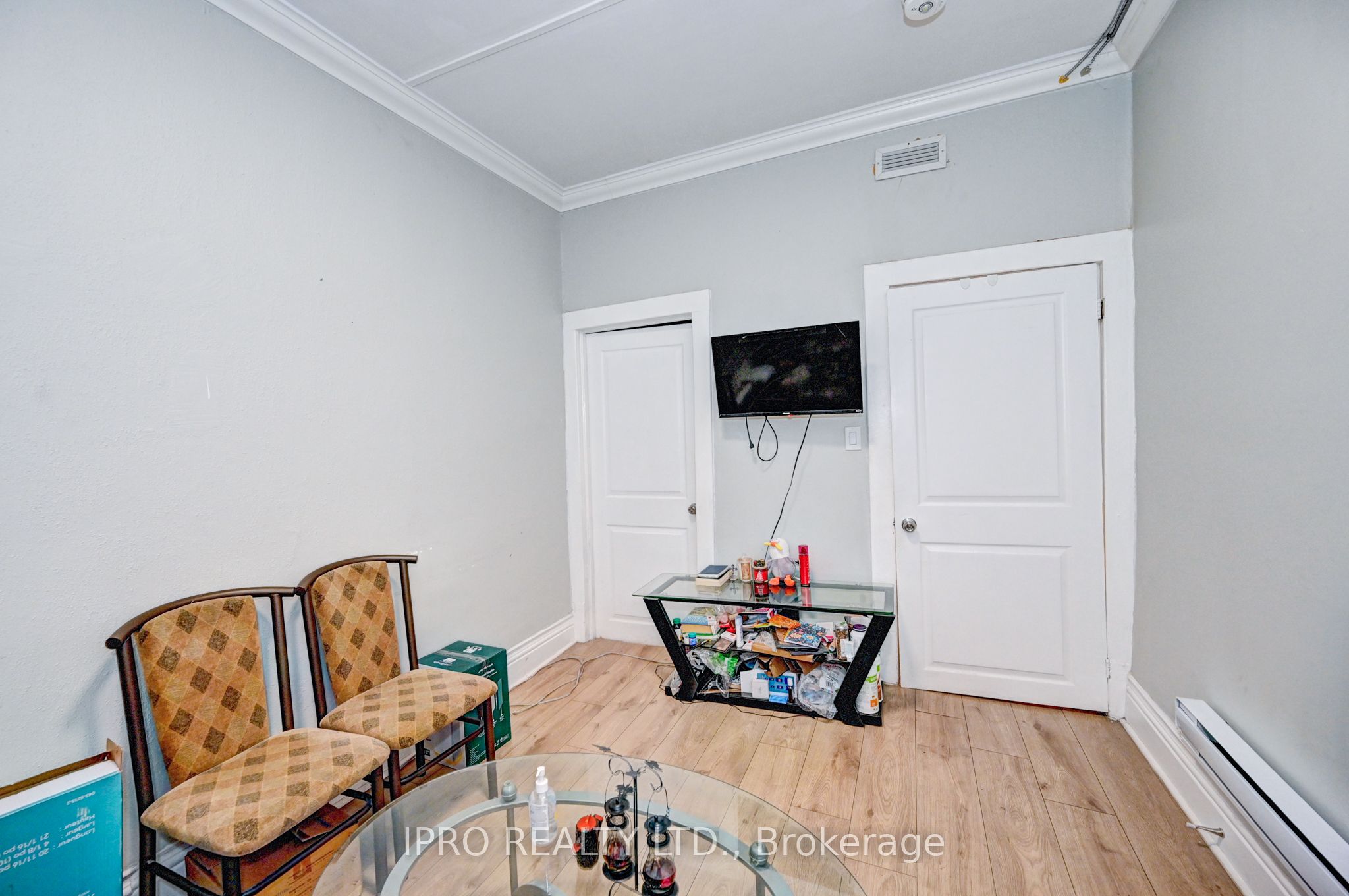15 Ainslie Street N Property Photo 36