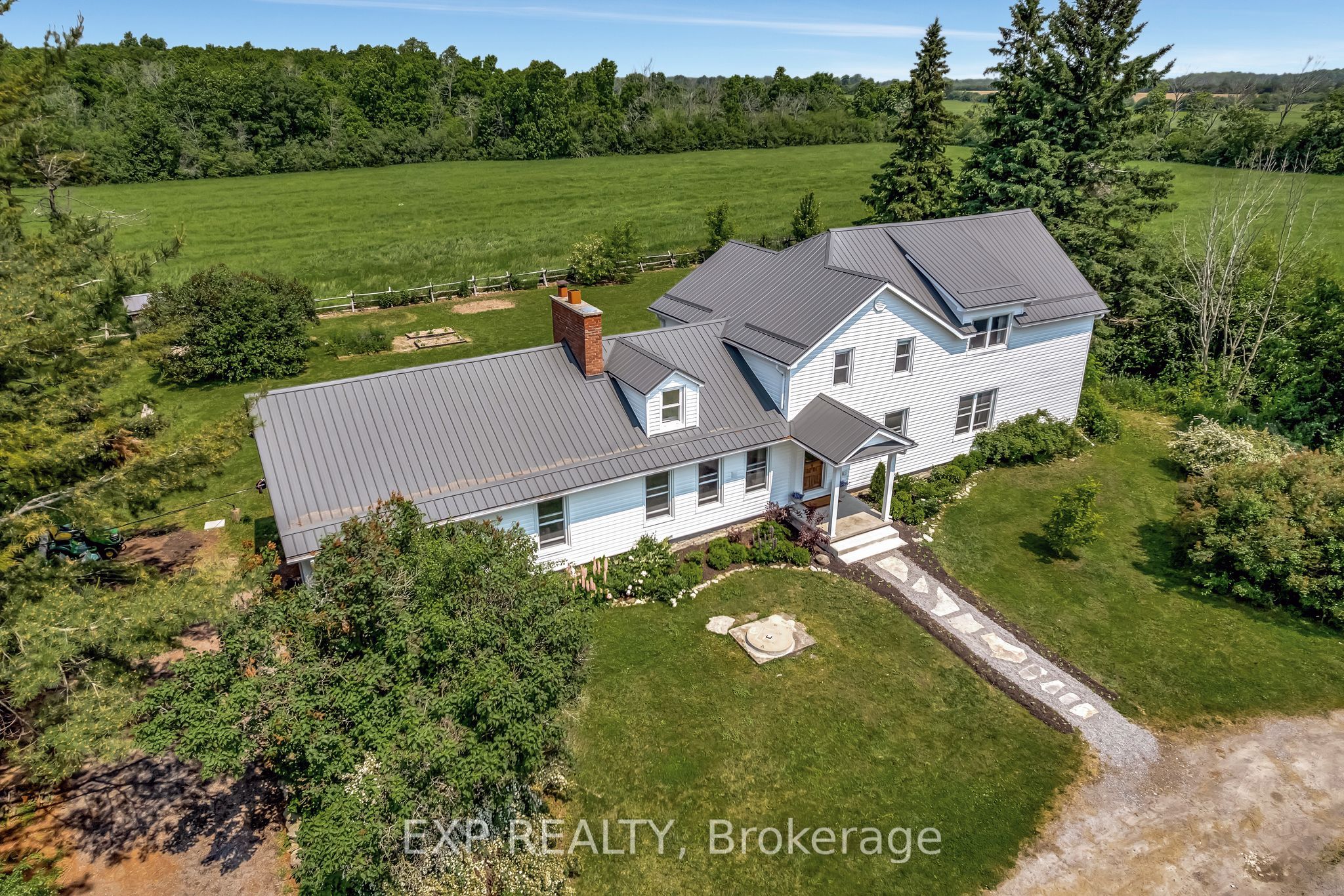 985 Melville Road Property Photo 1