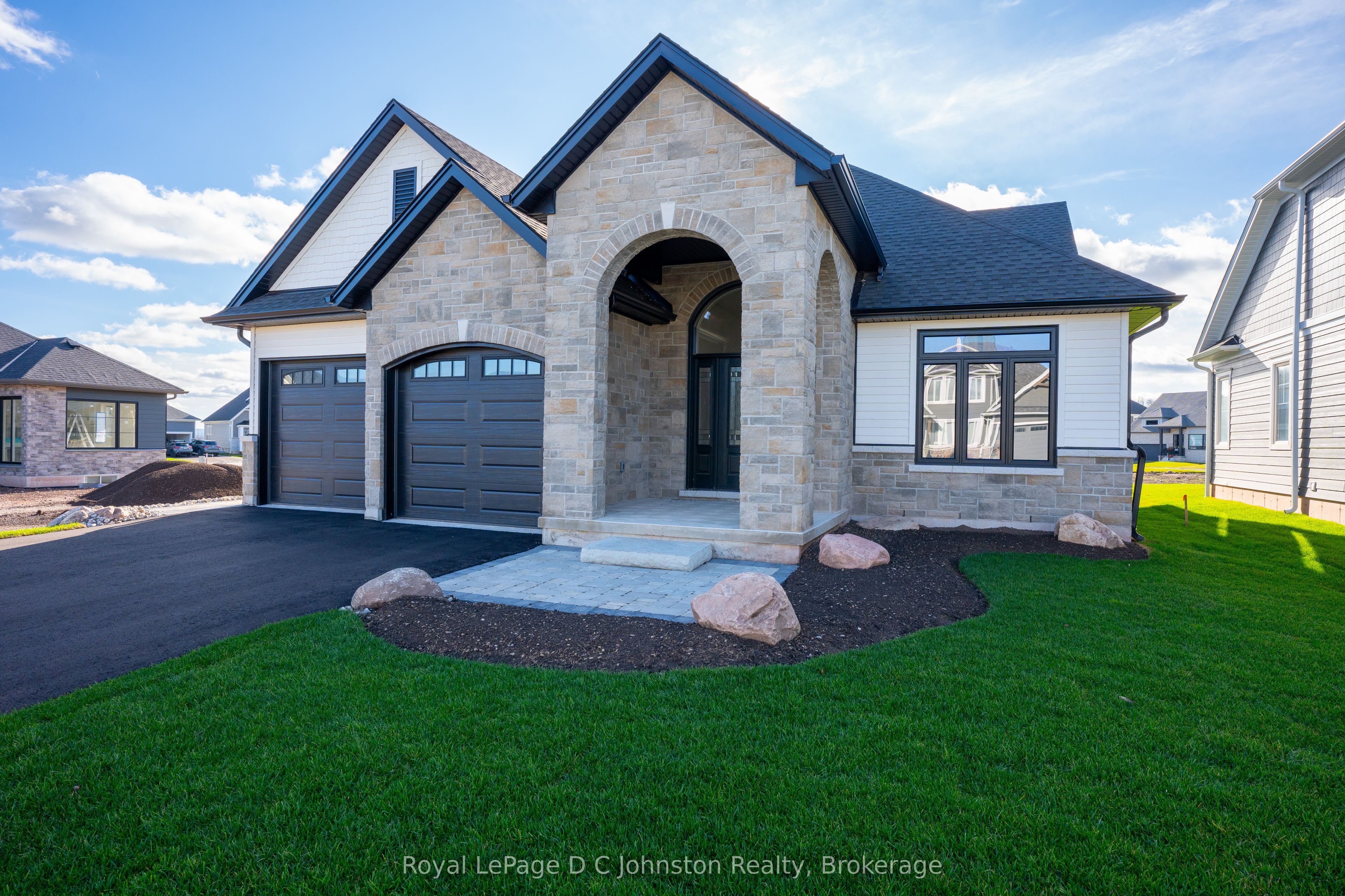 546 Algonquin Trail Property Photo 1