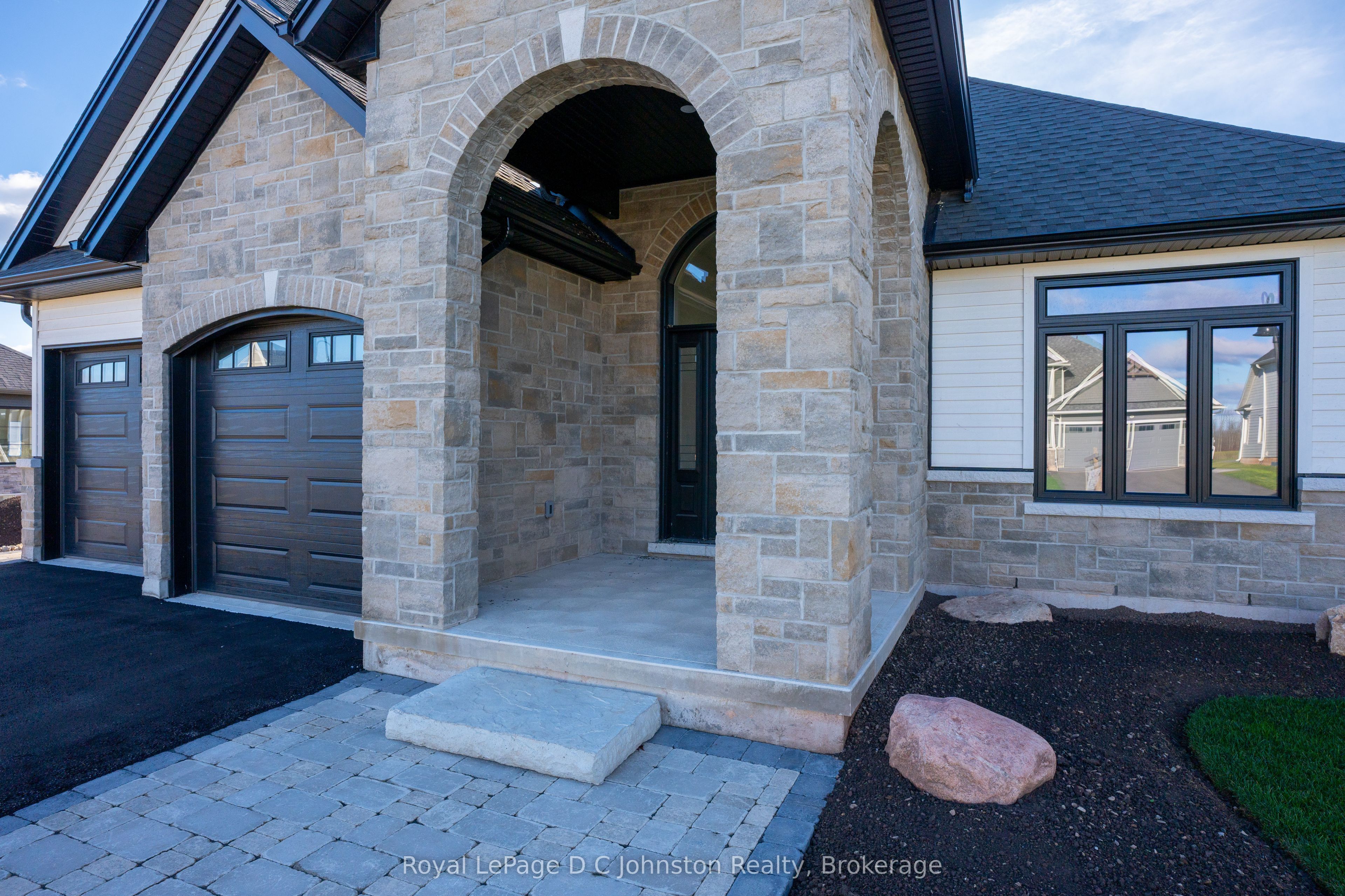 546 Algonquin Trail Property Photo 2