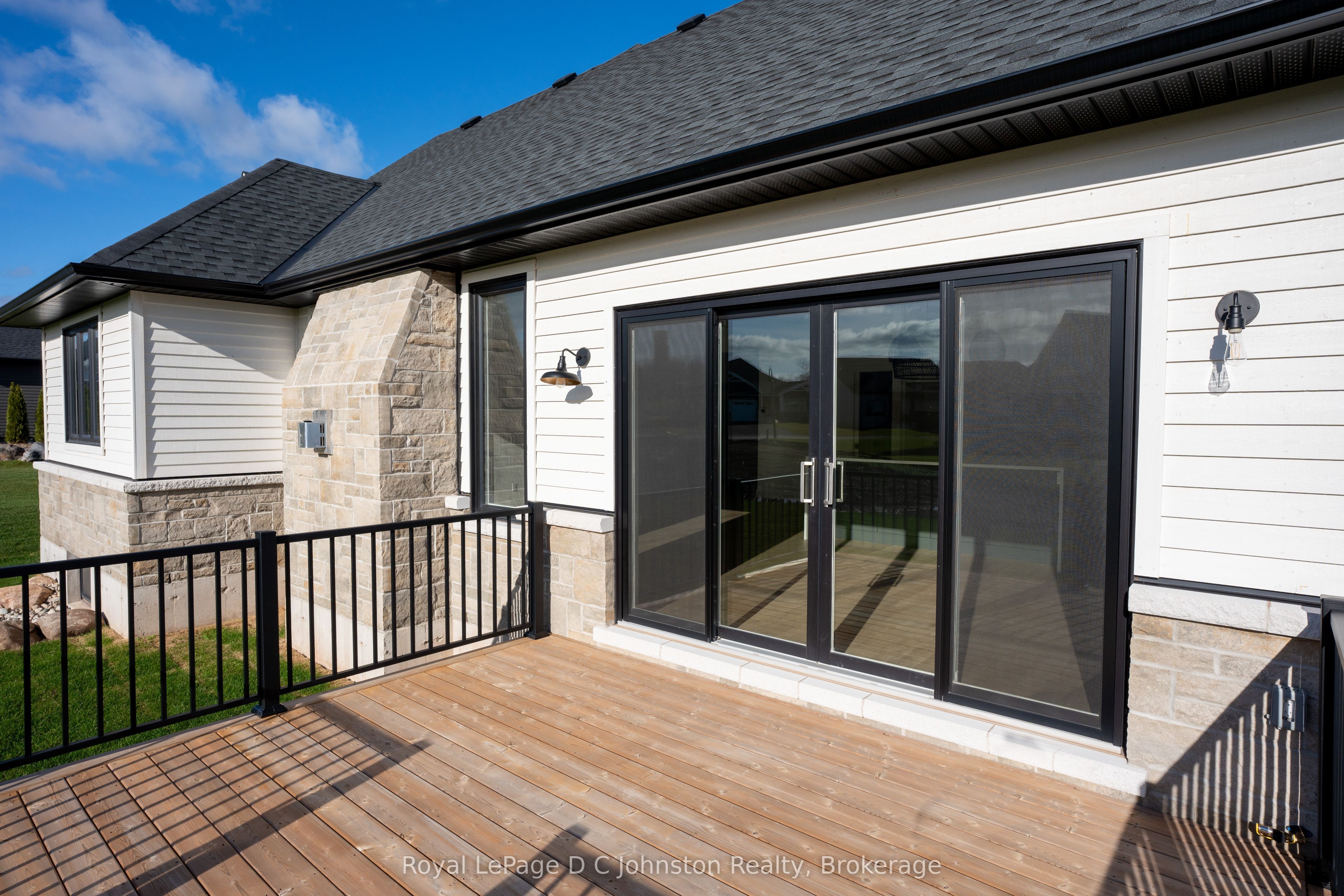 546 Algonquin Trail Property Photo 4