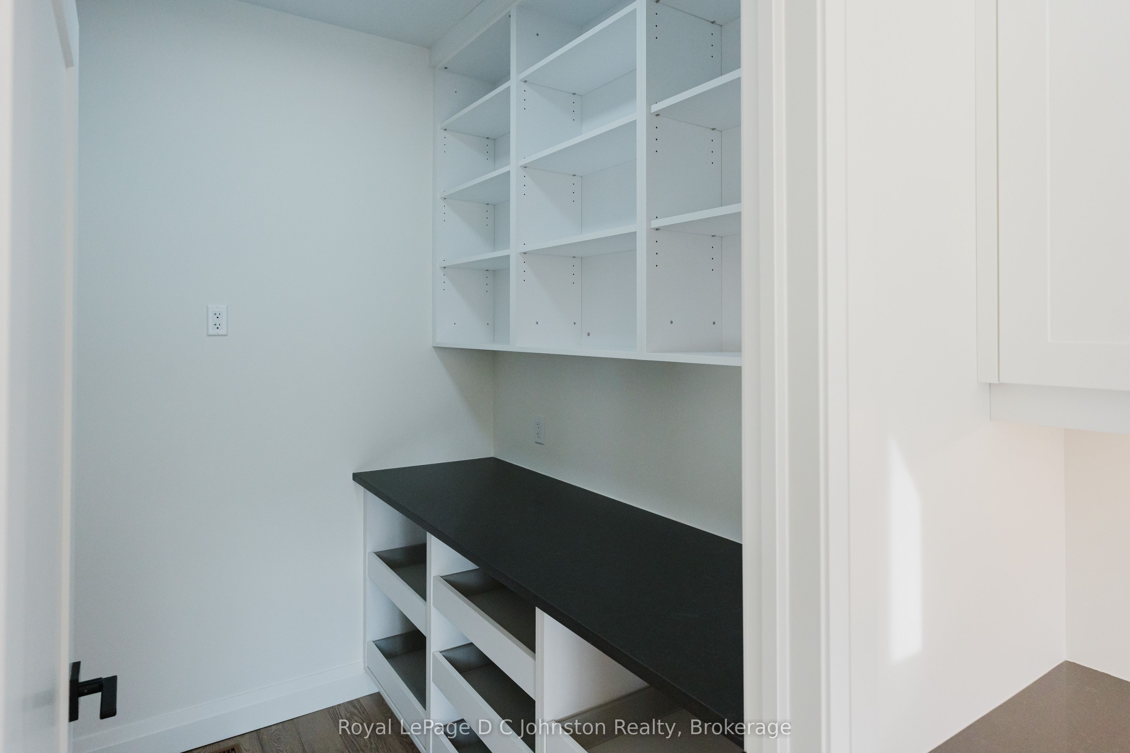 546 Algonquin Trail Property Photo 17