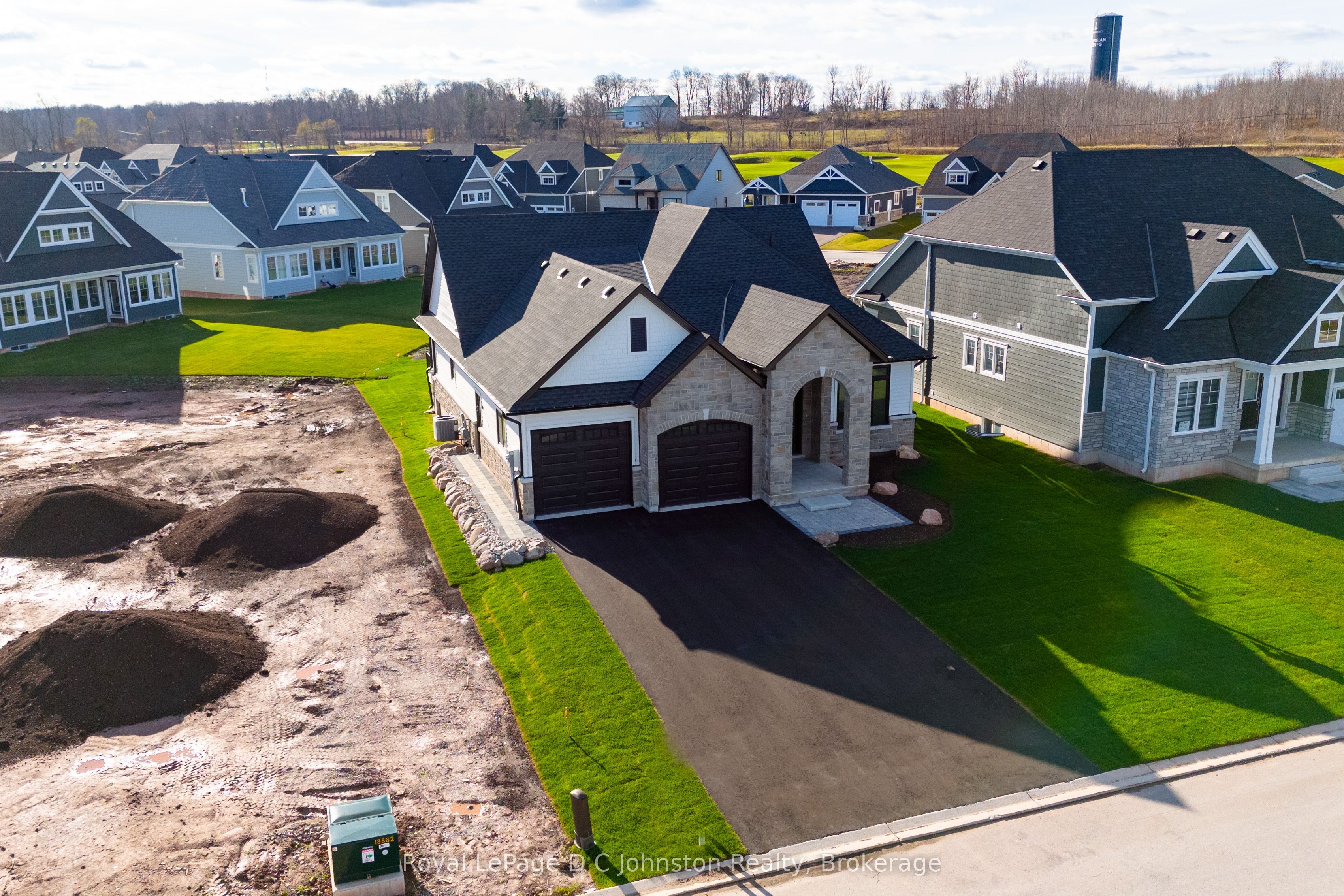 546 Algonquin Trail Property Photo 32