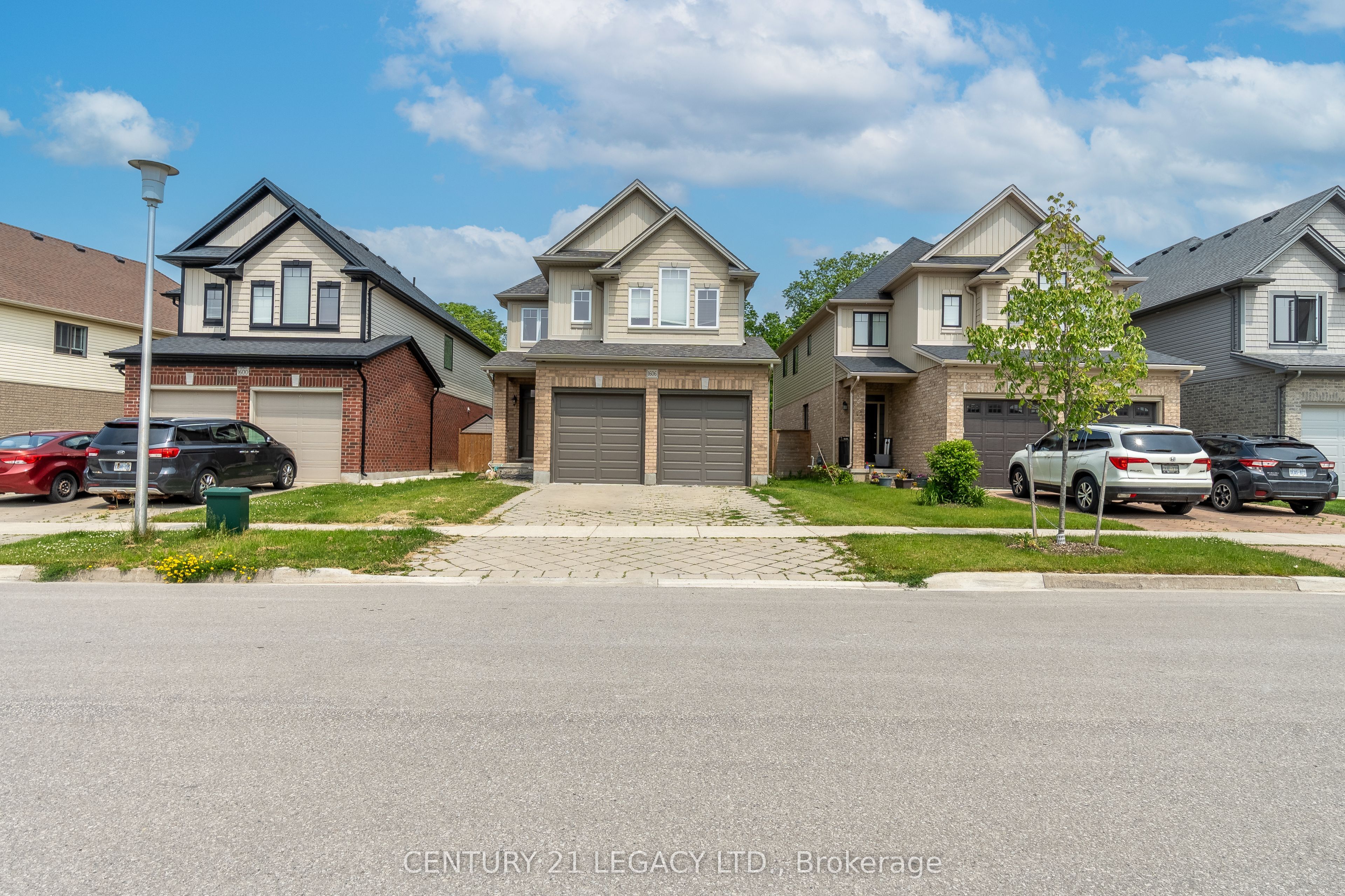 1606 Finley Crescent Property Photo 1