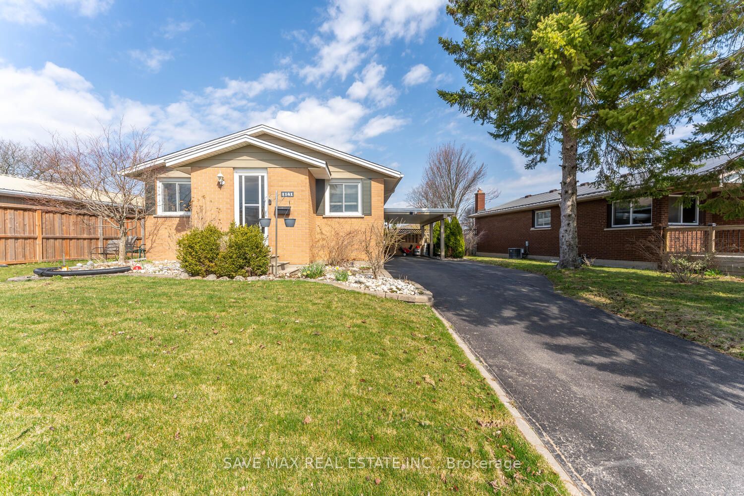 1141 Sprucedale Road Property Photo 1