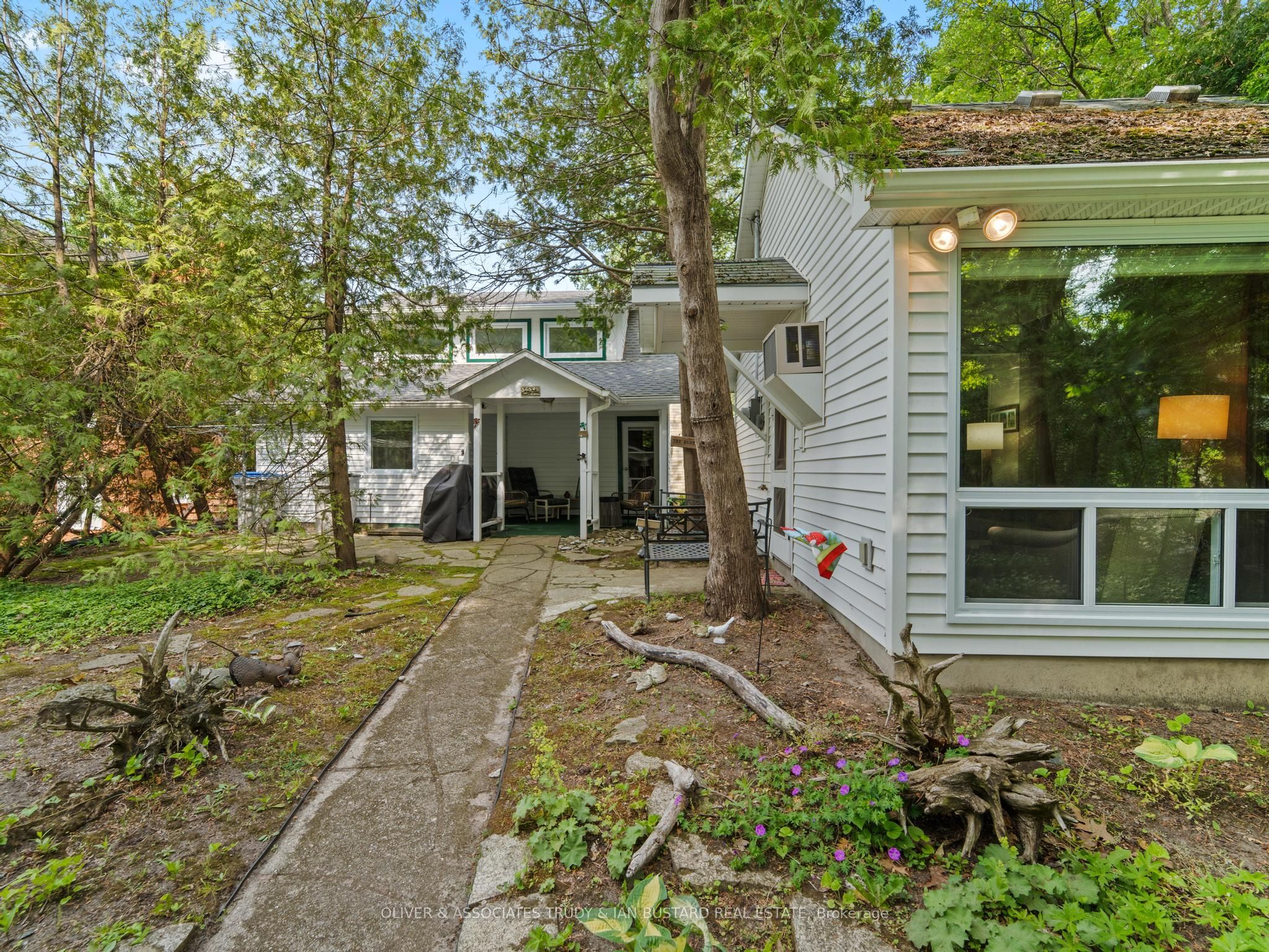 33 Lakeshore Drive Property Photo 1