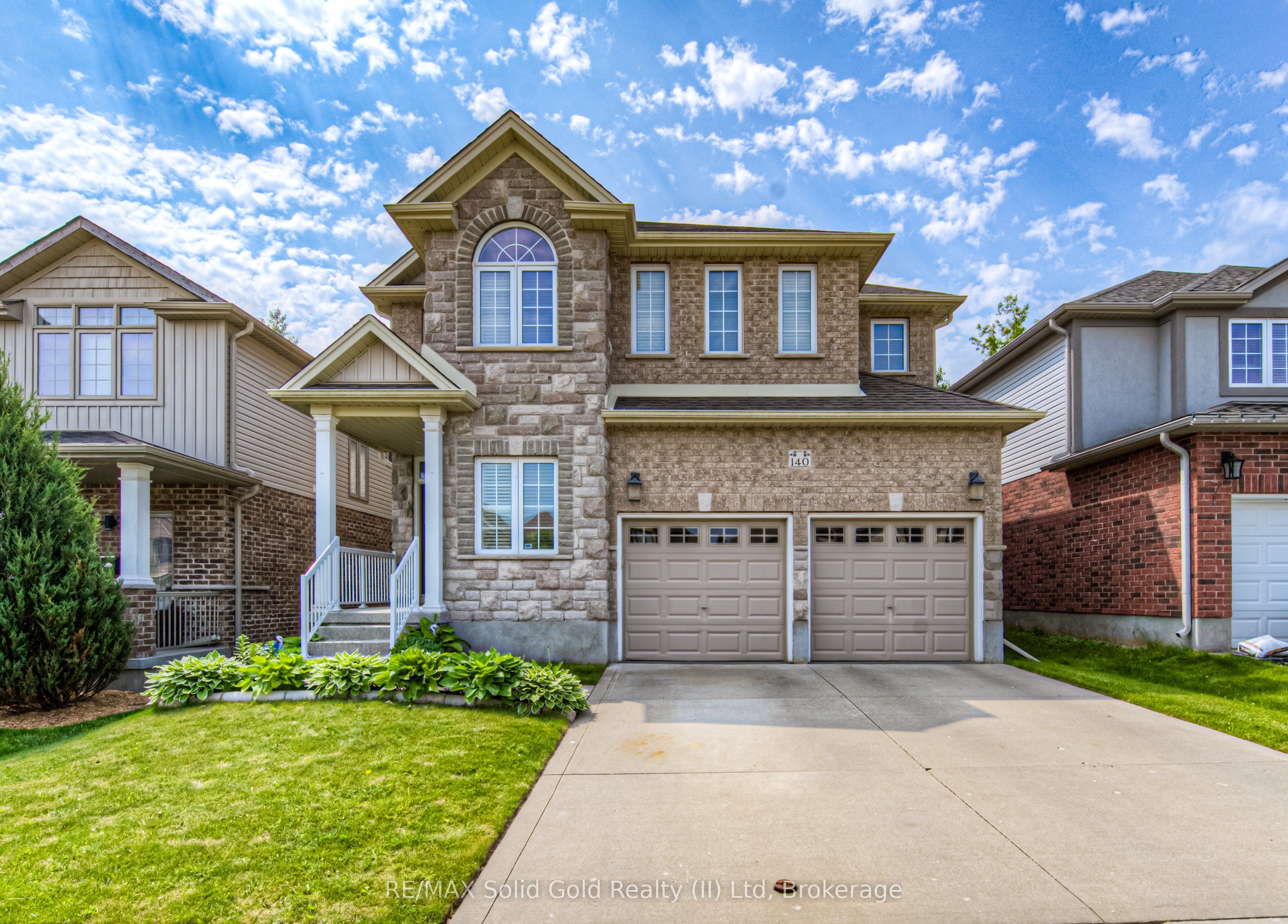 140 Maple Bush Drive Property Photo 1