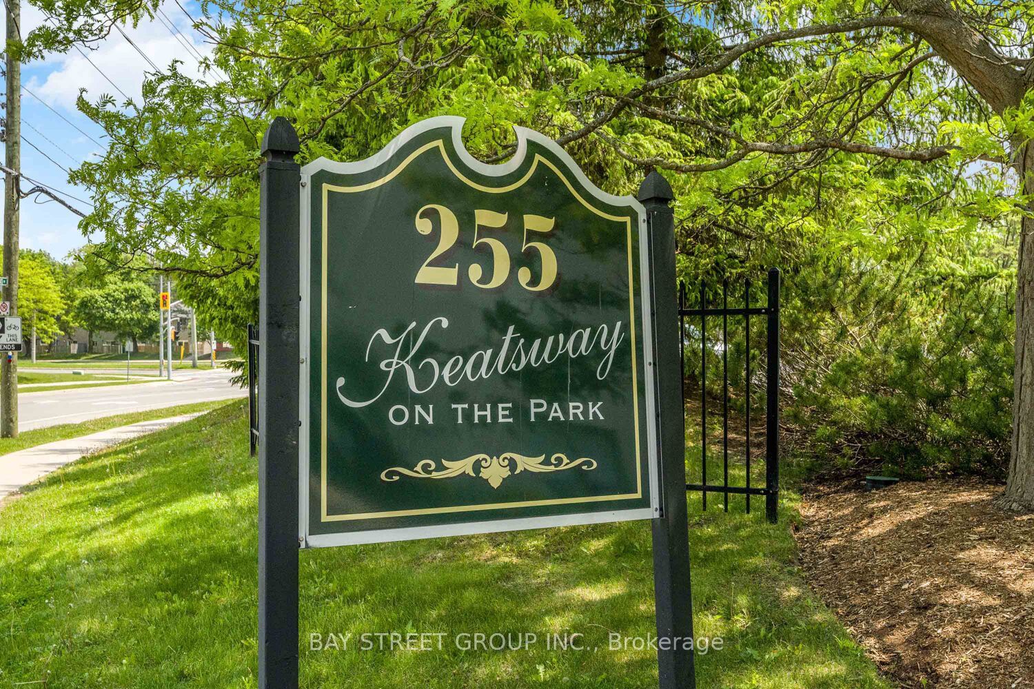 255 Keats Way 606 Property Photo 2