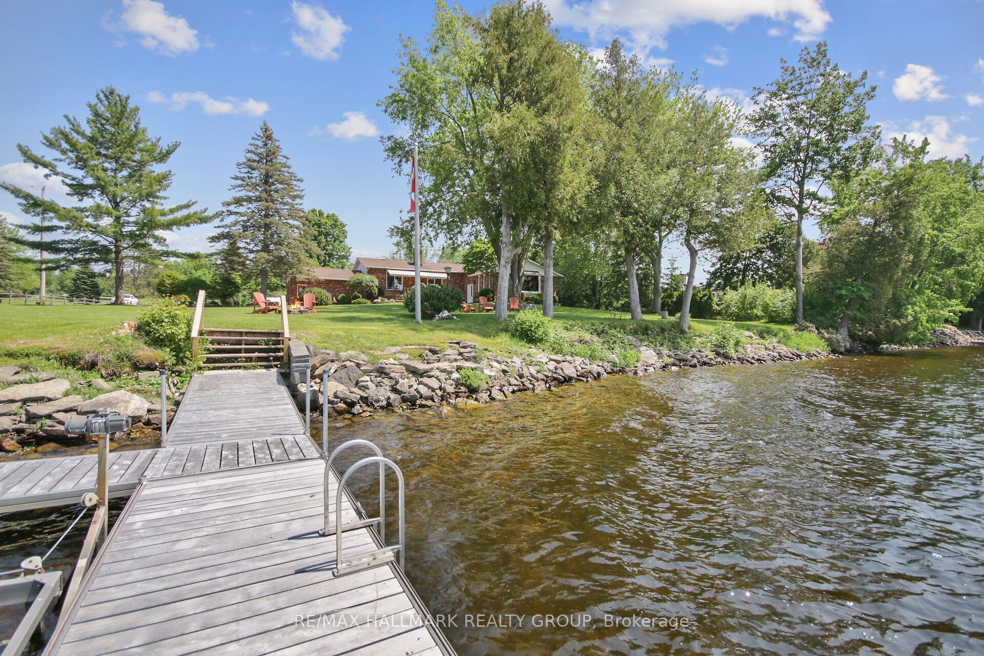 3120 9th Line Property Photo 1
