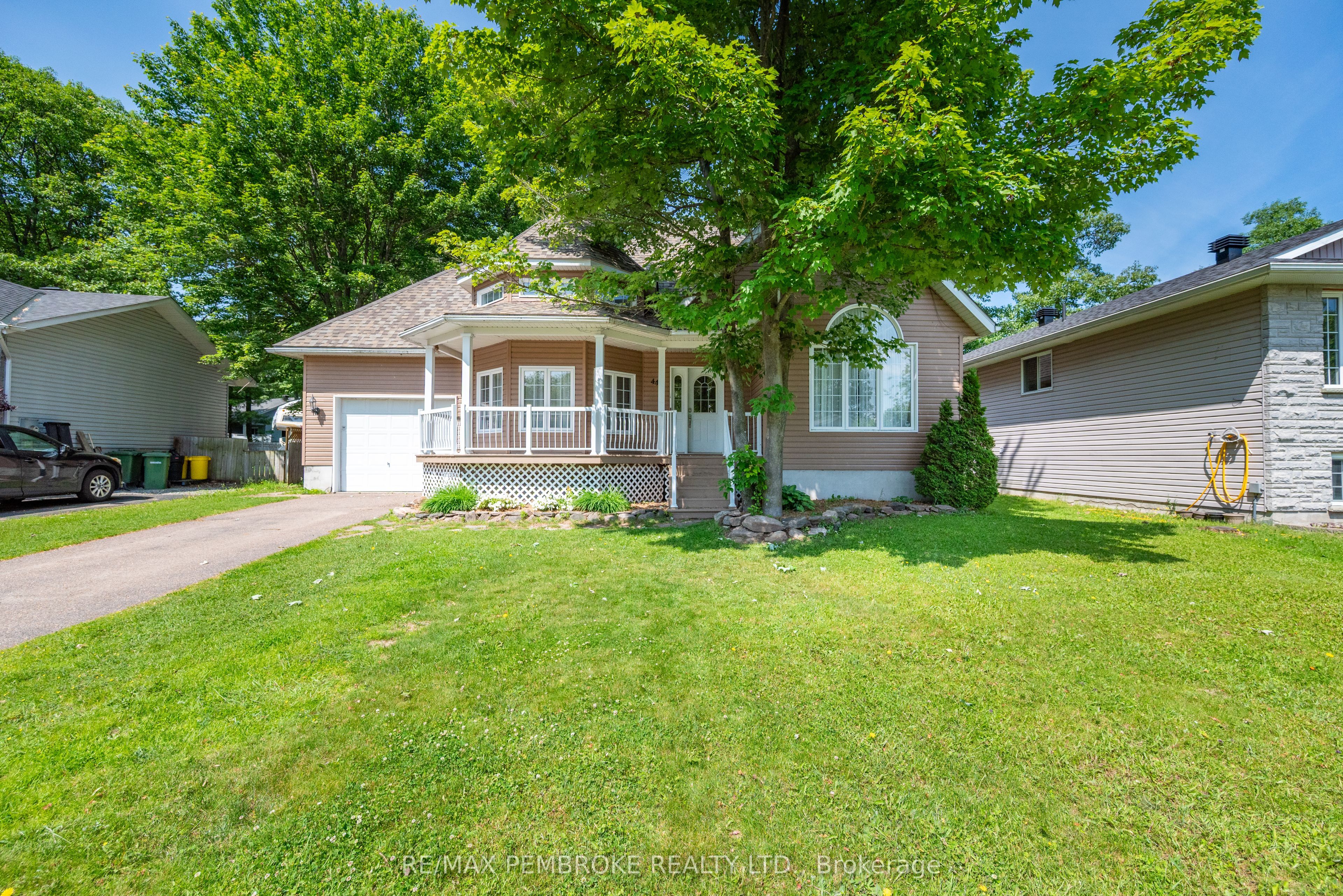 44 Bayshore Drive Property Photo 1