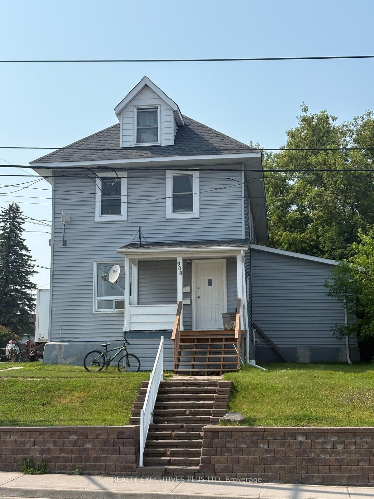 106 Fourth Avenue W Property Photo 1