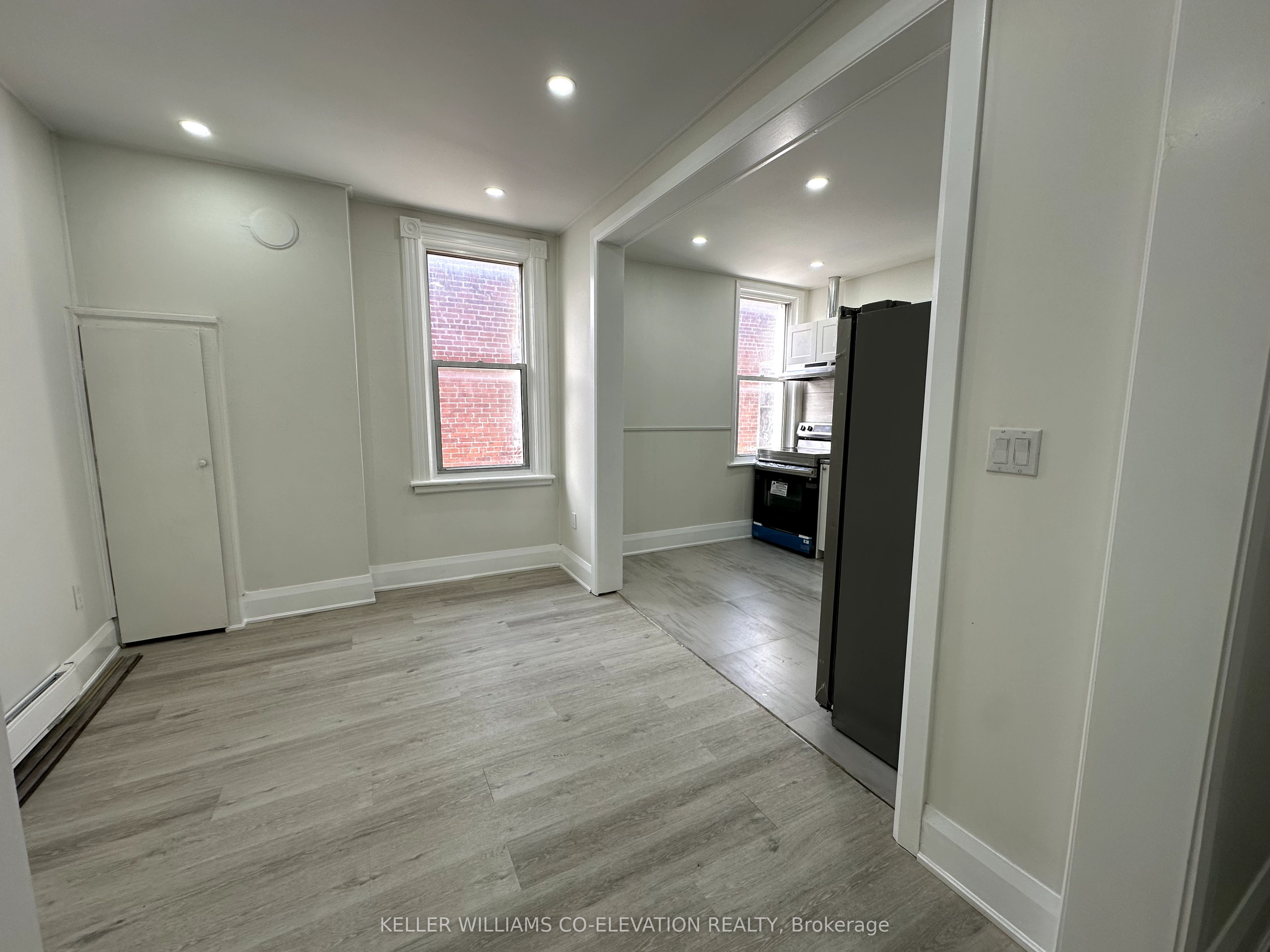 5 George St E Property Photo 1