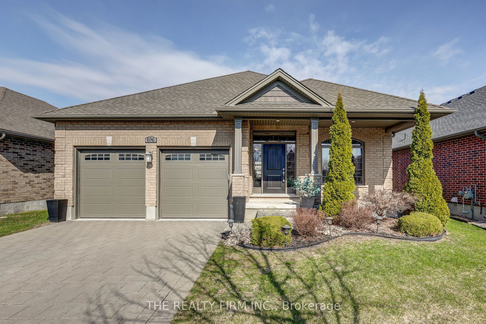 696 Bennett Cres