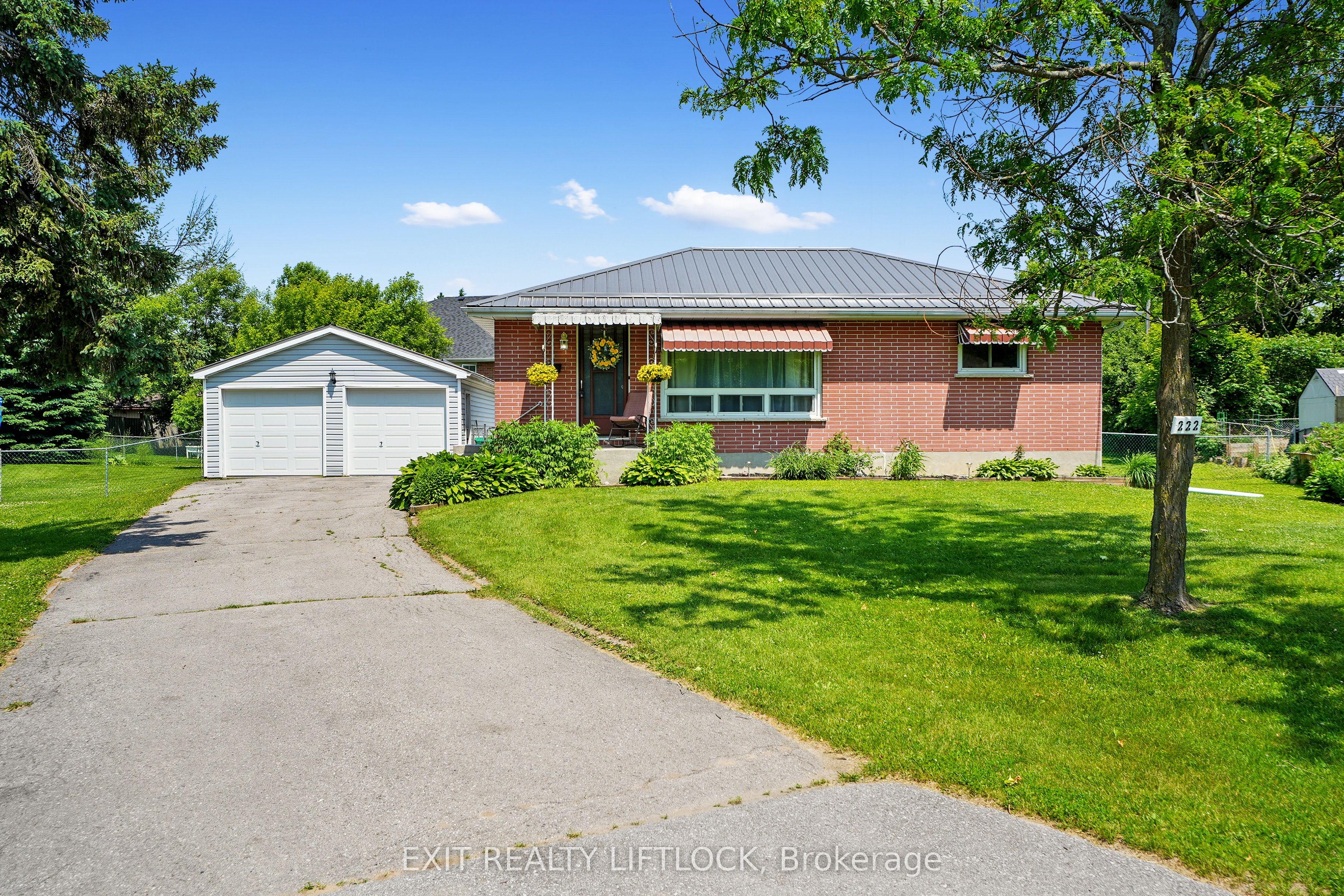 222 Collison Crescent Property Photo 1