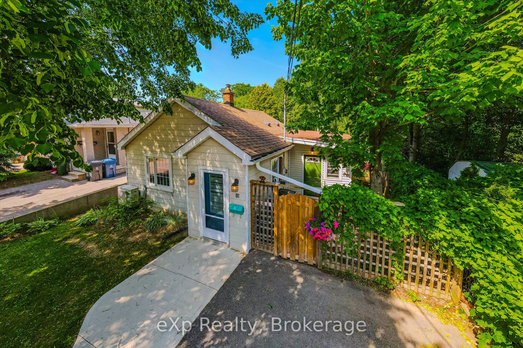 15 Laurine Avenue Property Photo 1