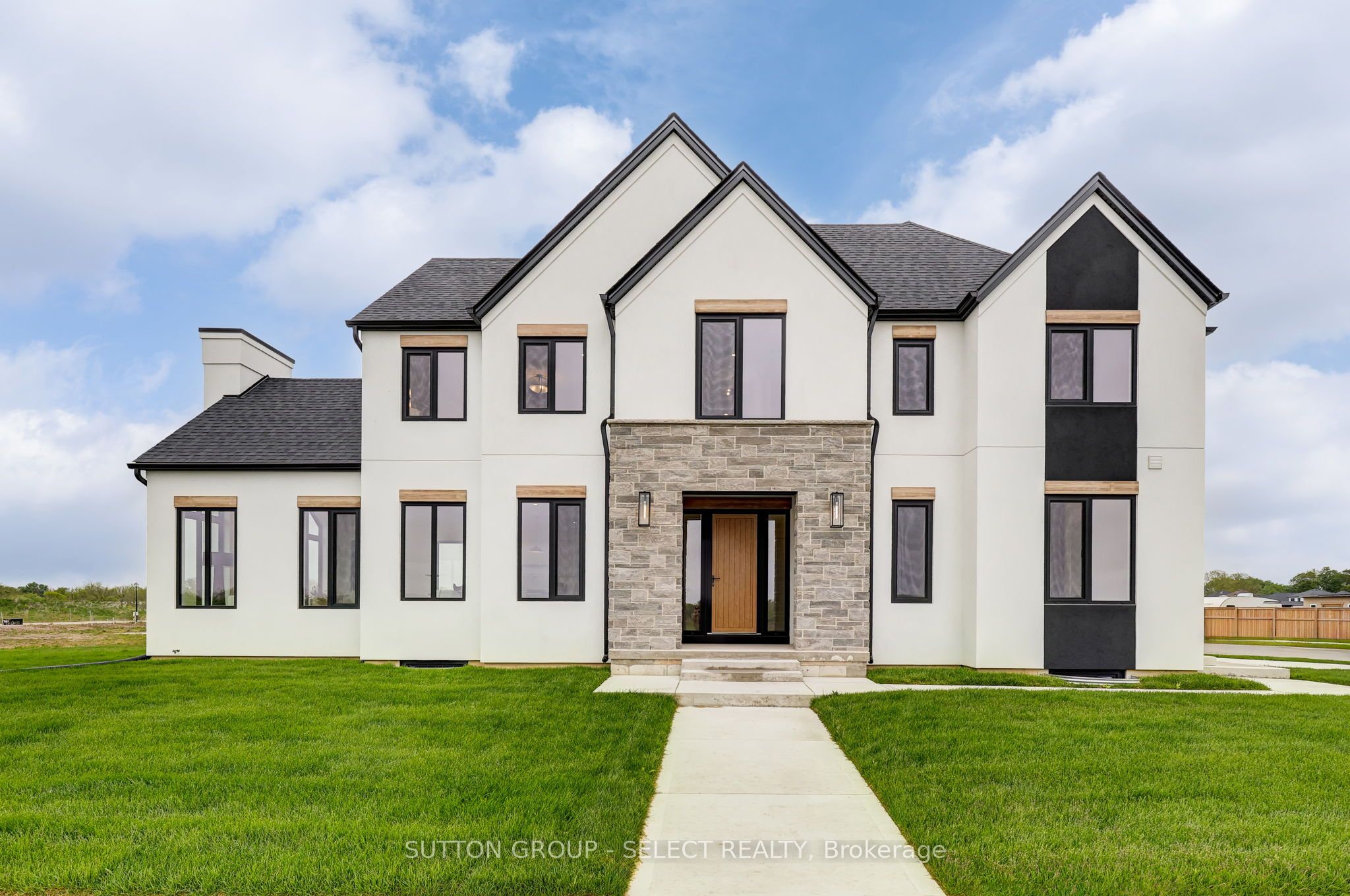 2 Five Stakes Street Property Photo 1