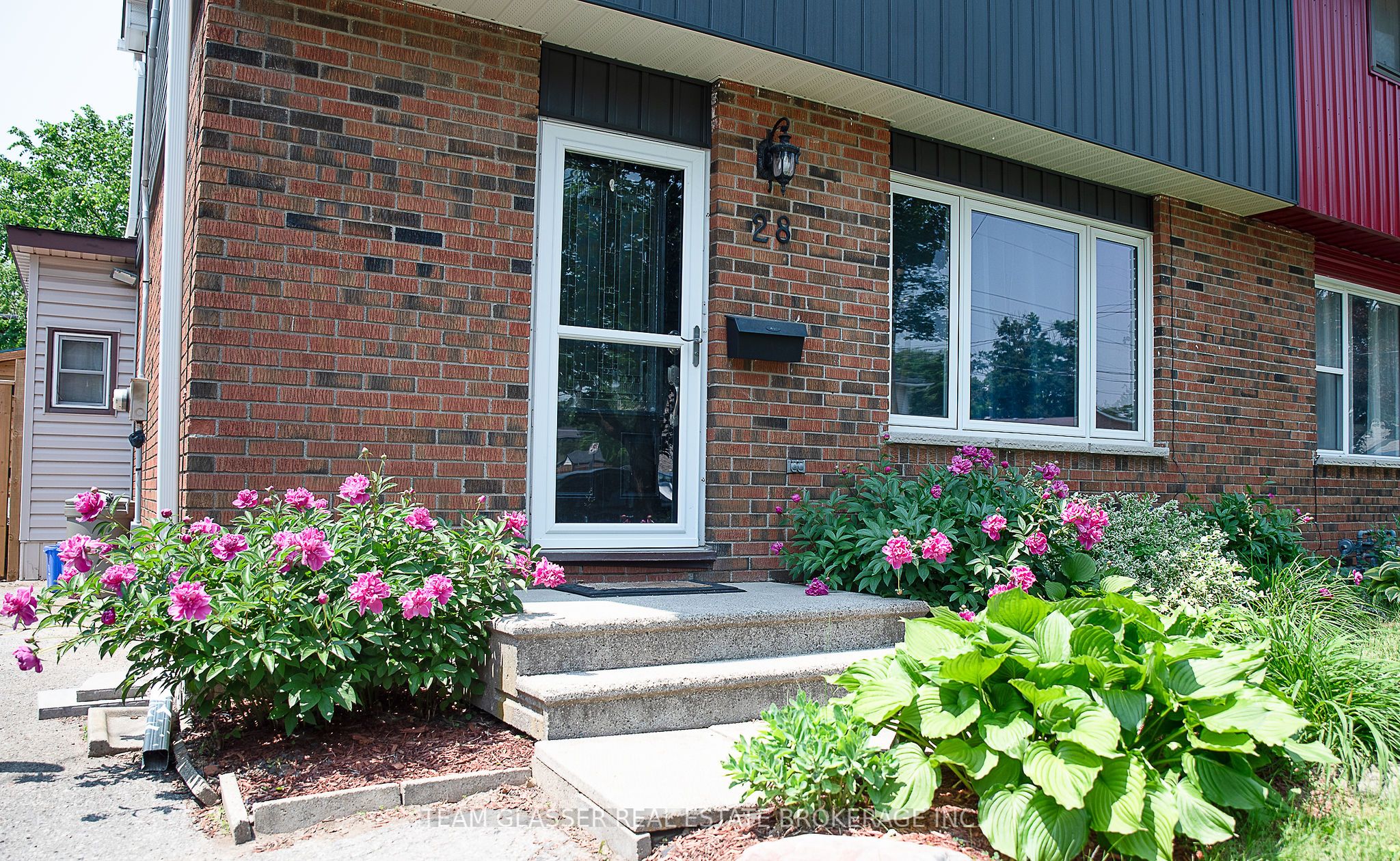 28 Parkview Heights Property Photo 1