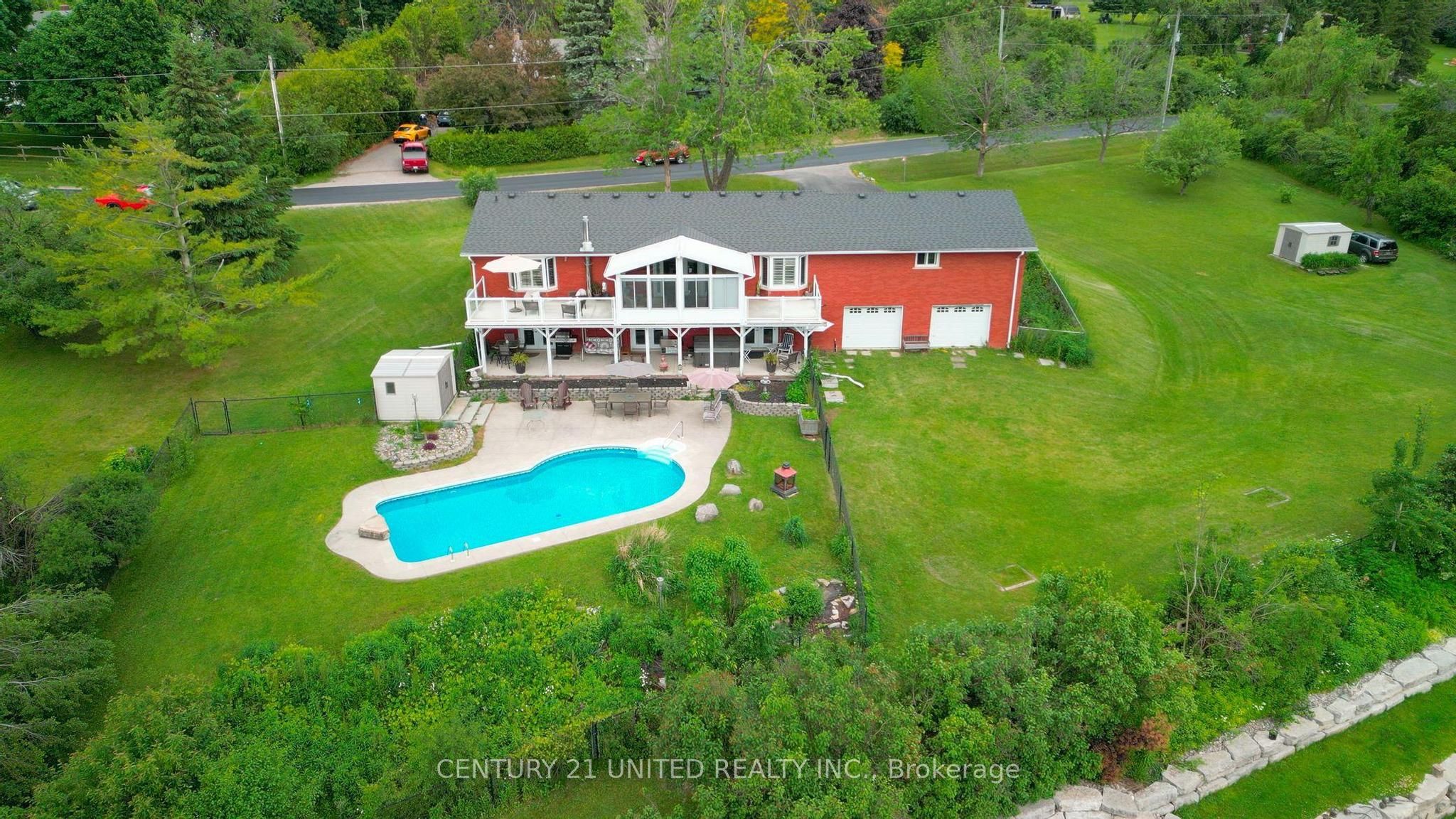 469 Brenda Crescent Property Photo 1