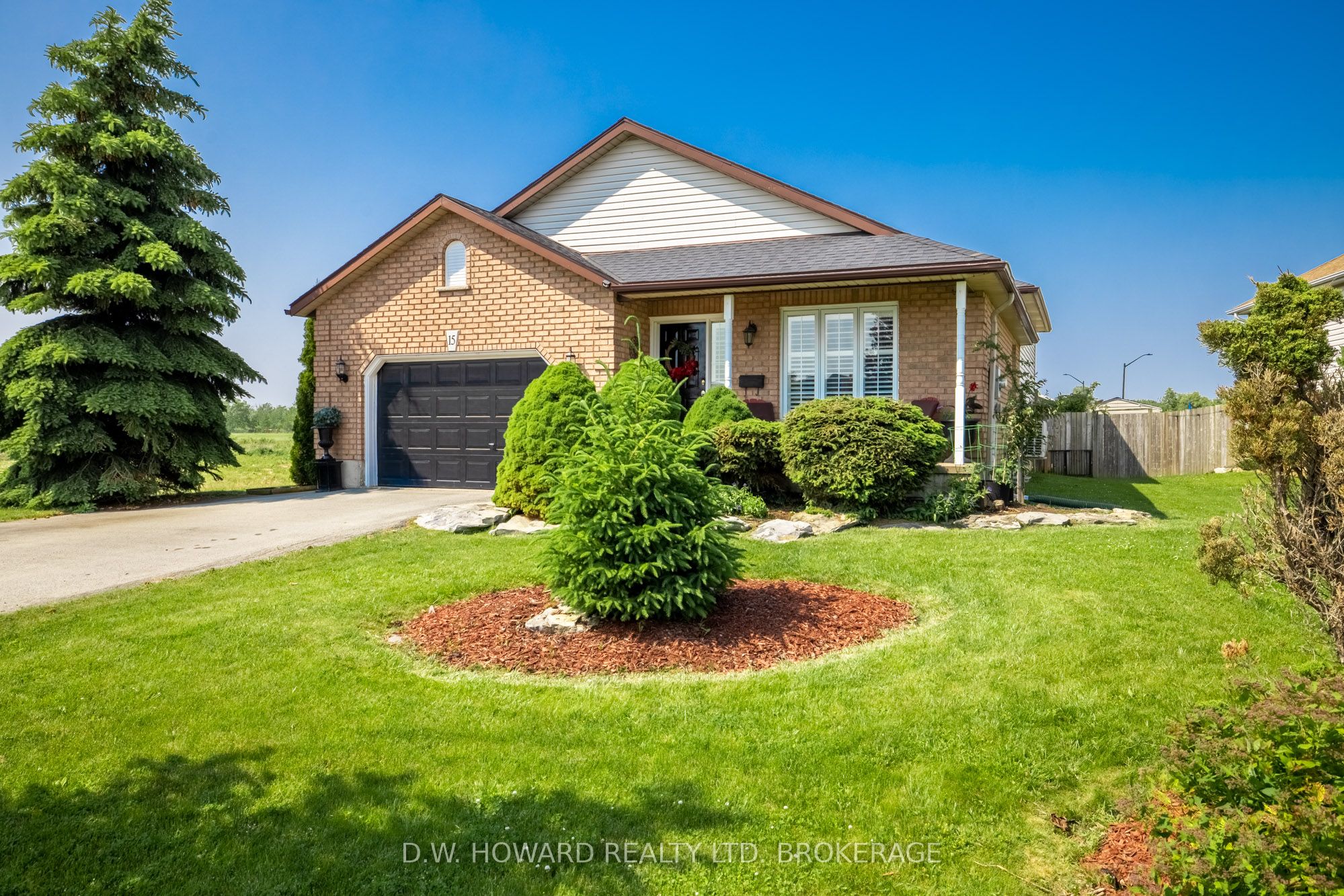 15 Meadowlark Dr Property Photo 1