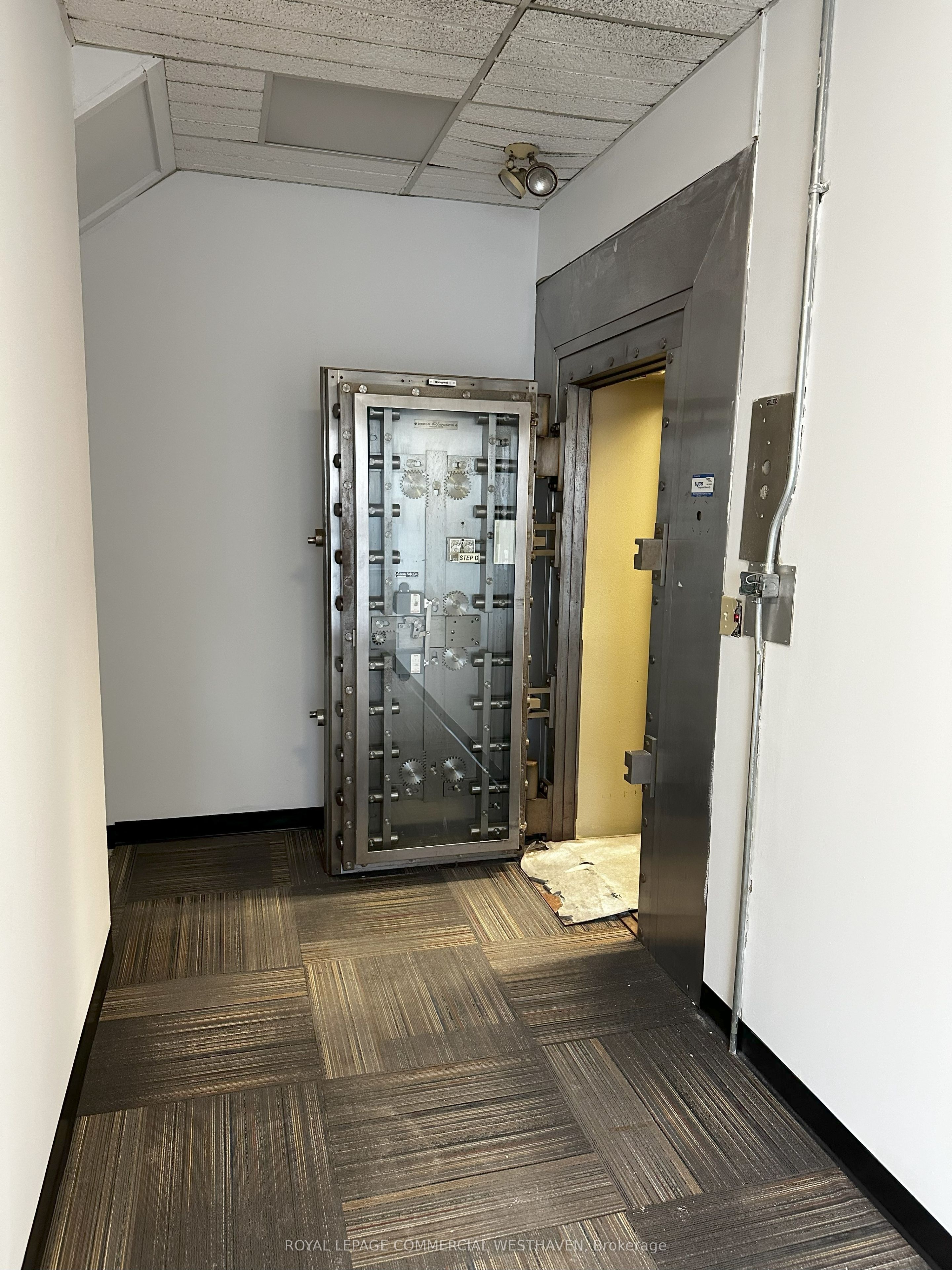 131 Pembroke Street W Property Photo 9