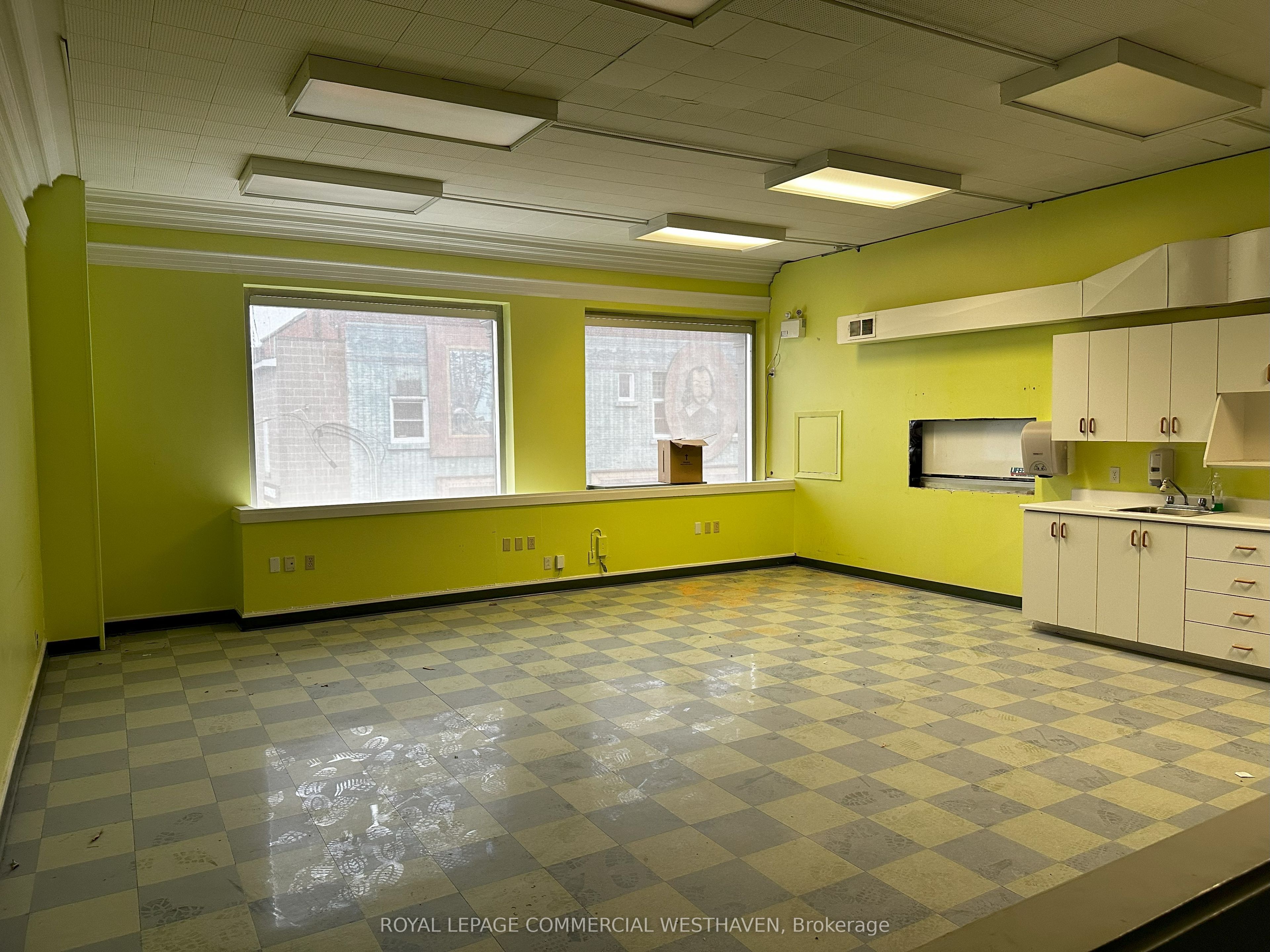 131 Pembroke Street W Property Photo 10