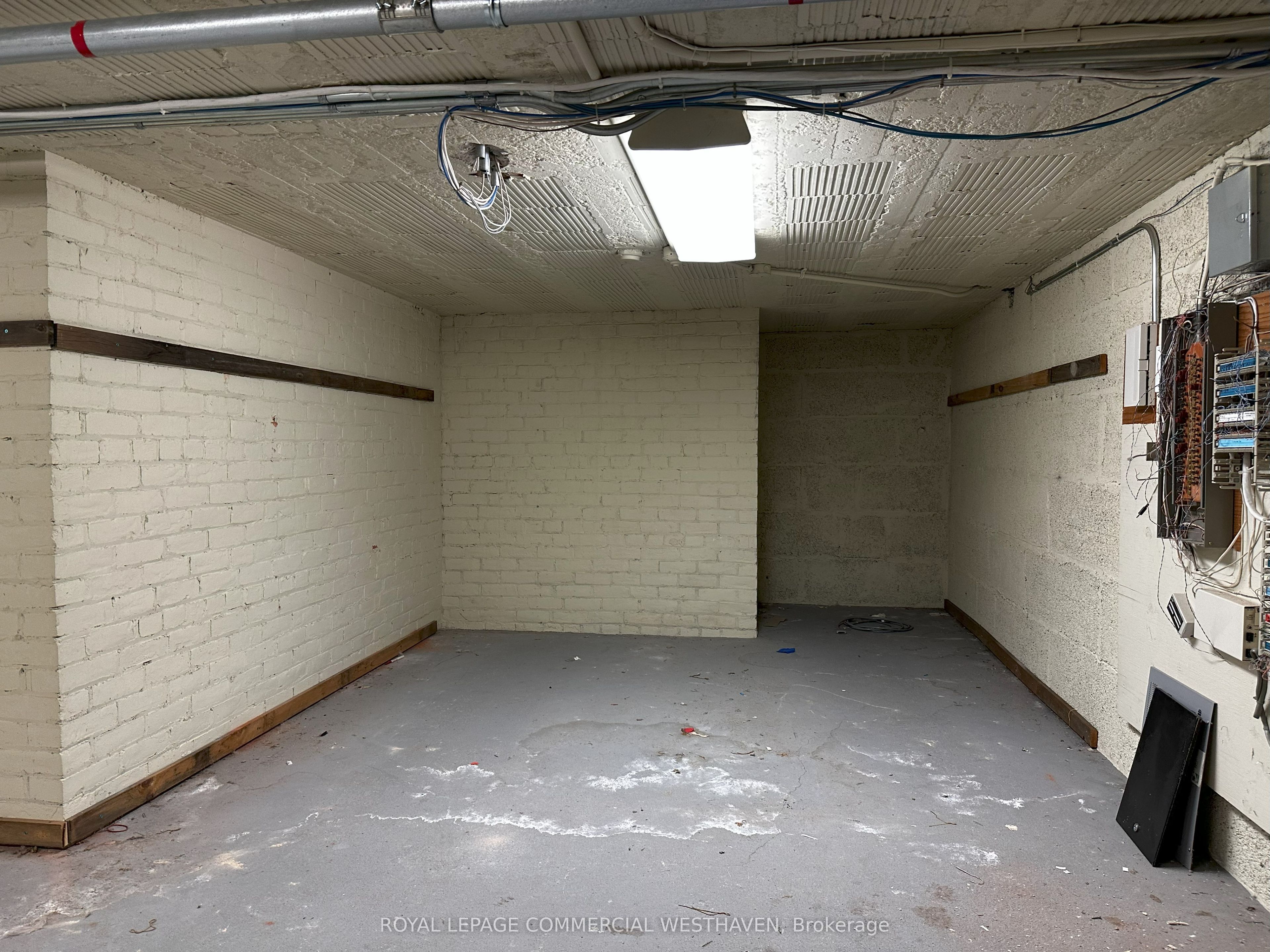 131 Pembroke Street W Property Photo 12