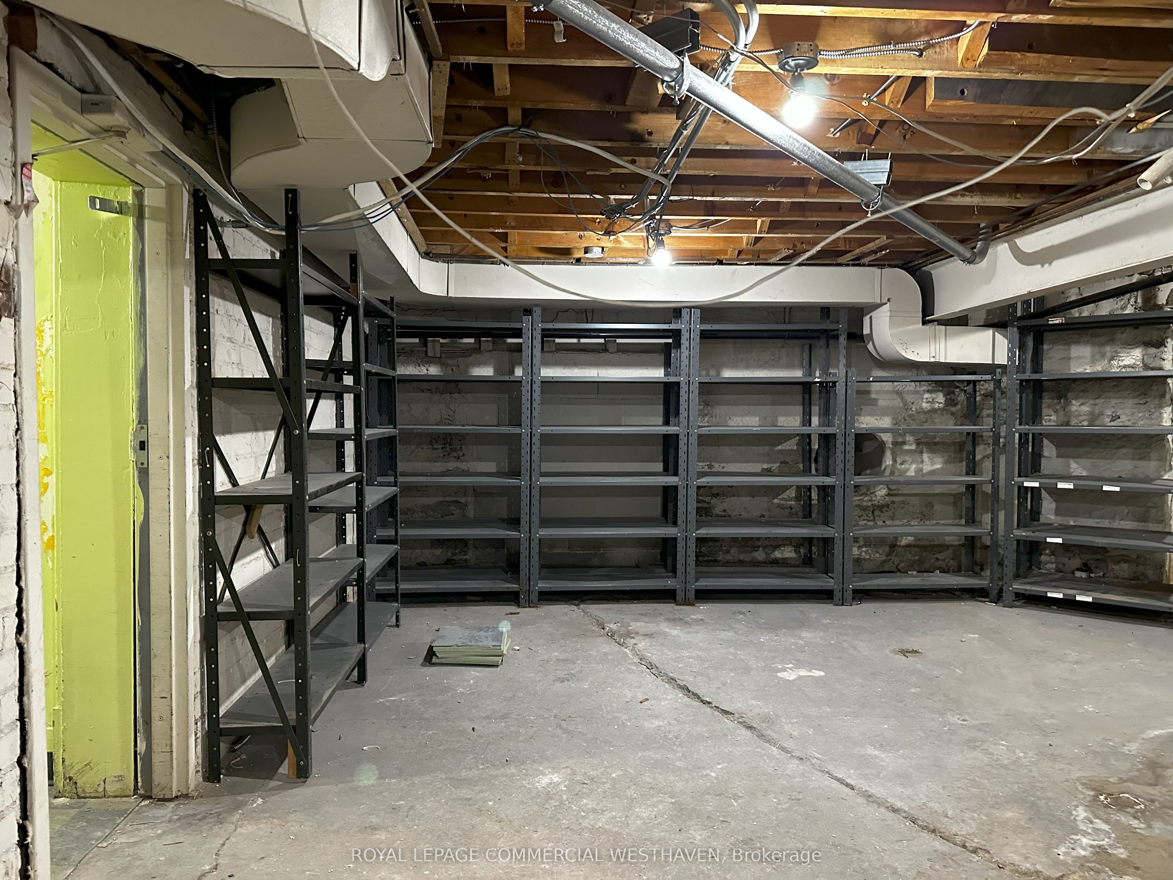 131 Pembroke Street W Property Photo 13
