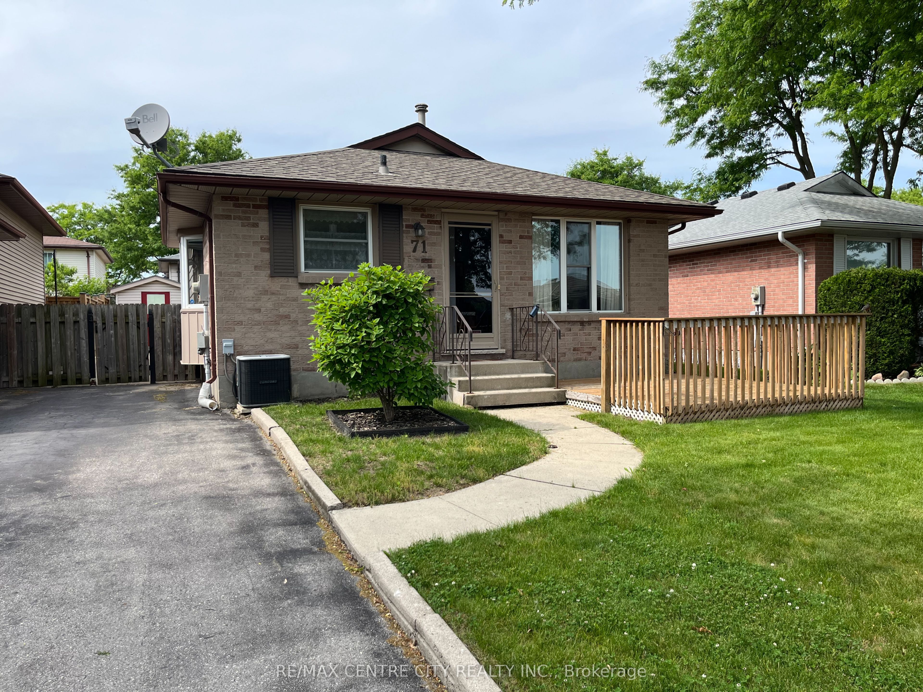 71 Speight Crescent Property Photo 1