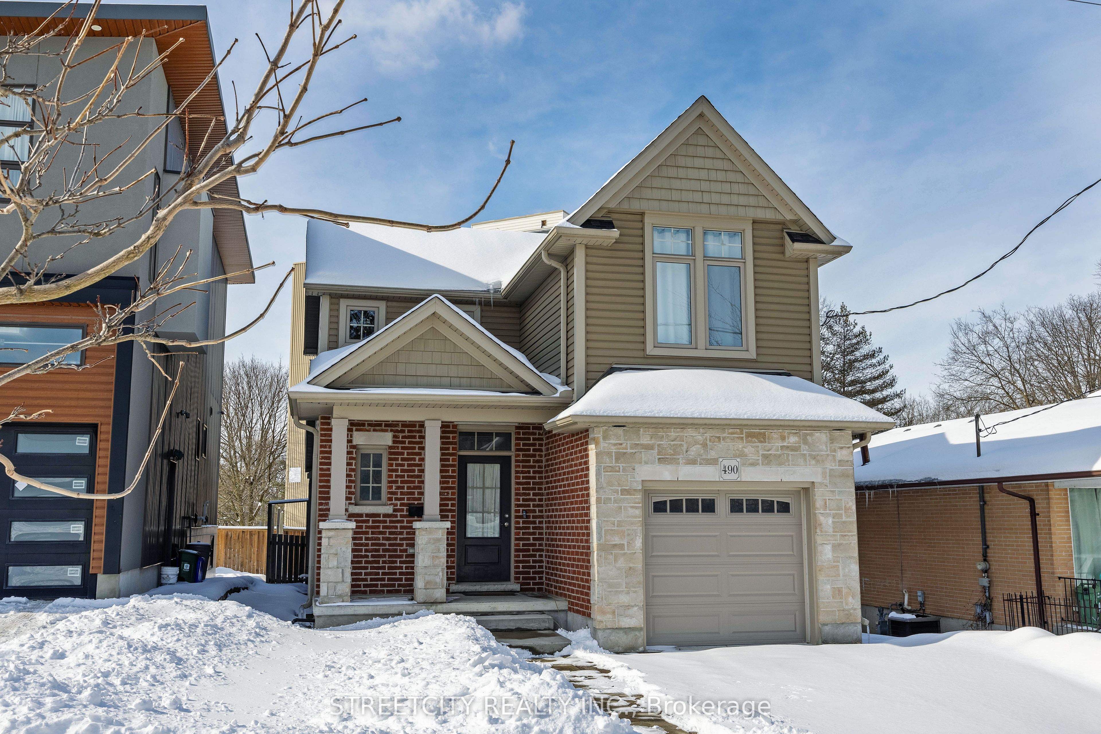 490 Phyllis Street Property Photo 2