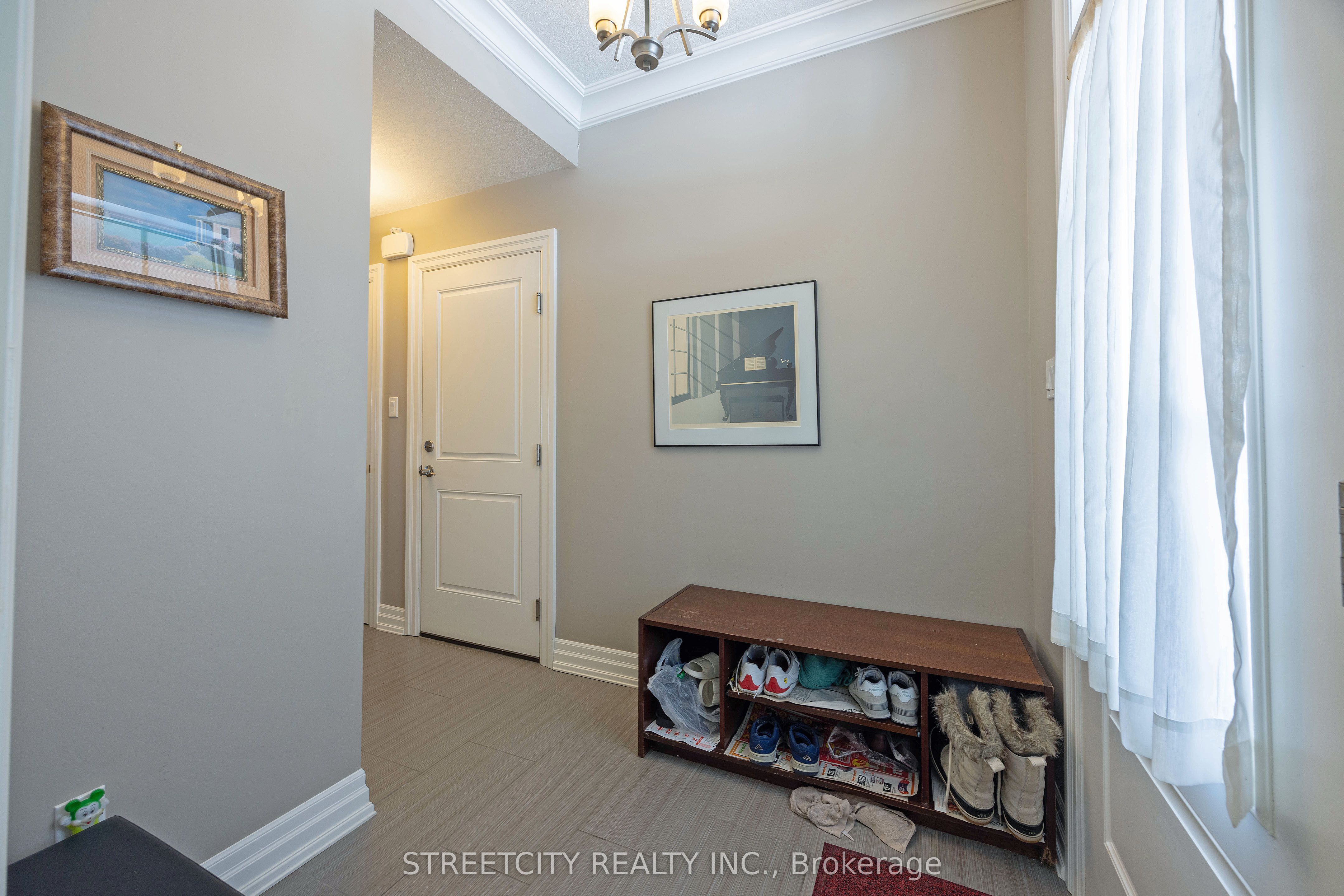 490 Phyllis Street Property Photo 4