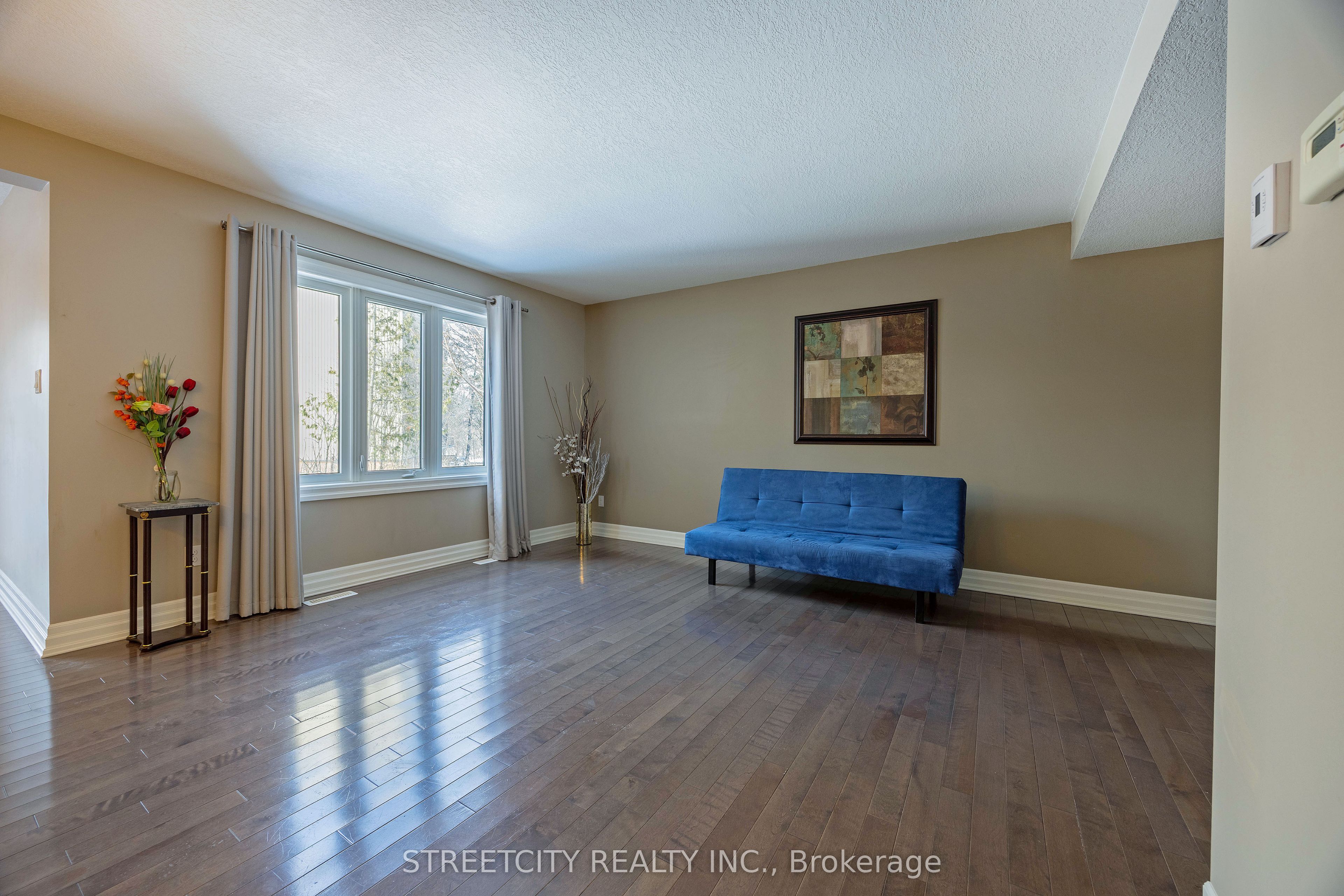 490 Phyllis Street Property Photo 6