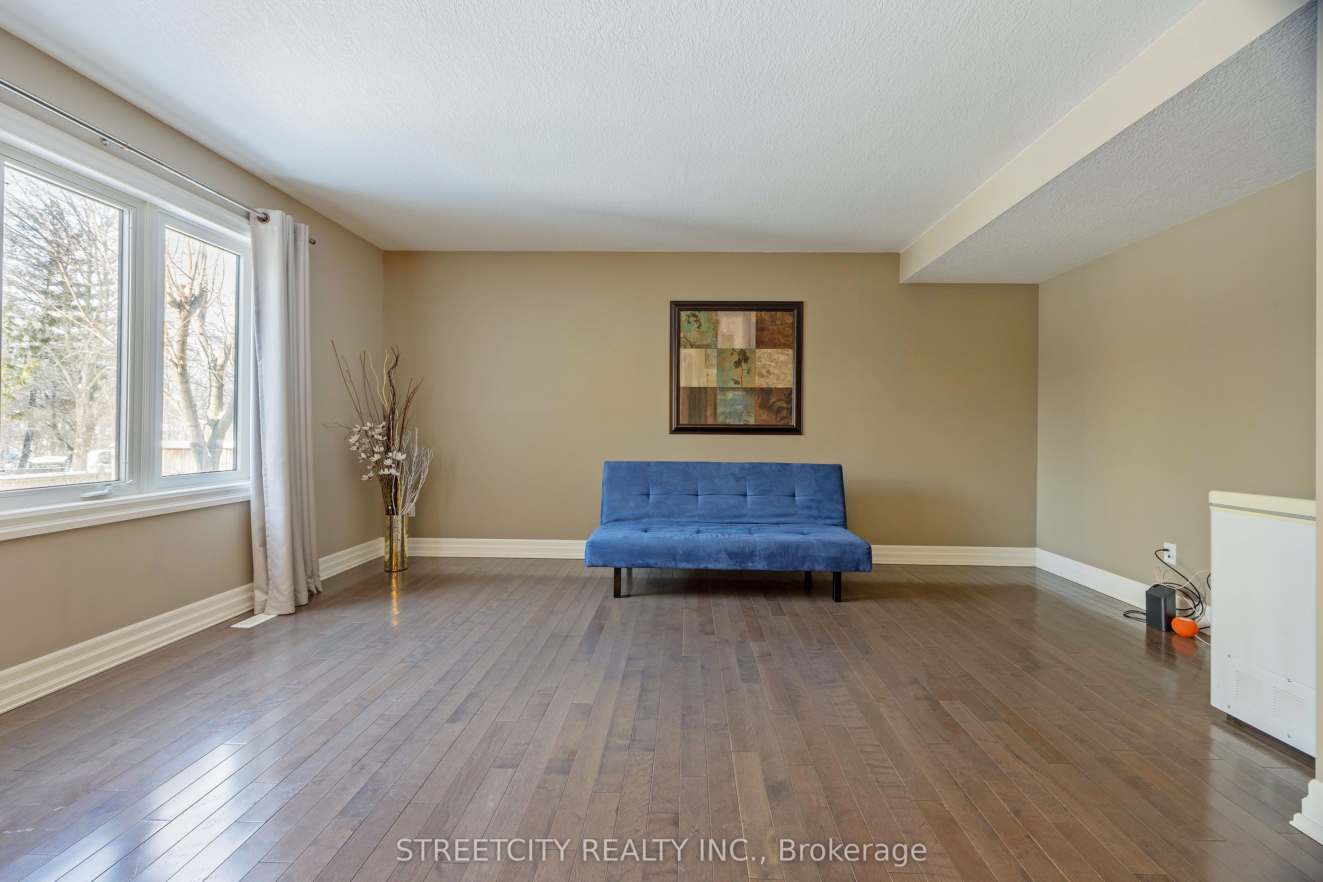 490 Phyllis Street Property Photo 7