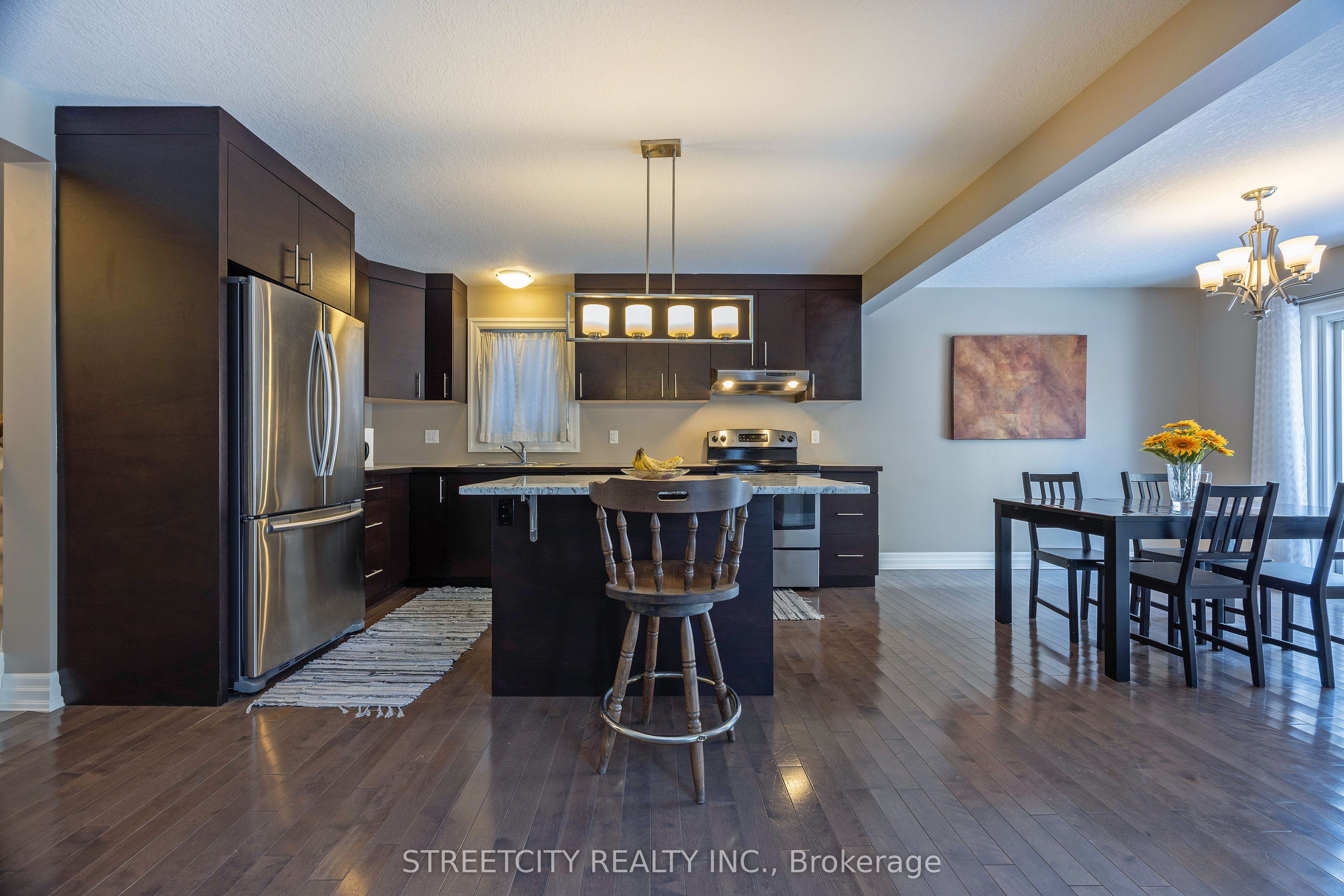 490 Phyllis Street Property Photo 8