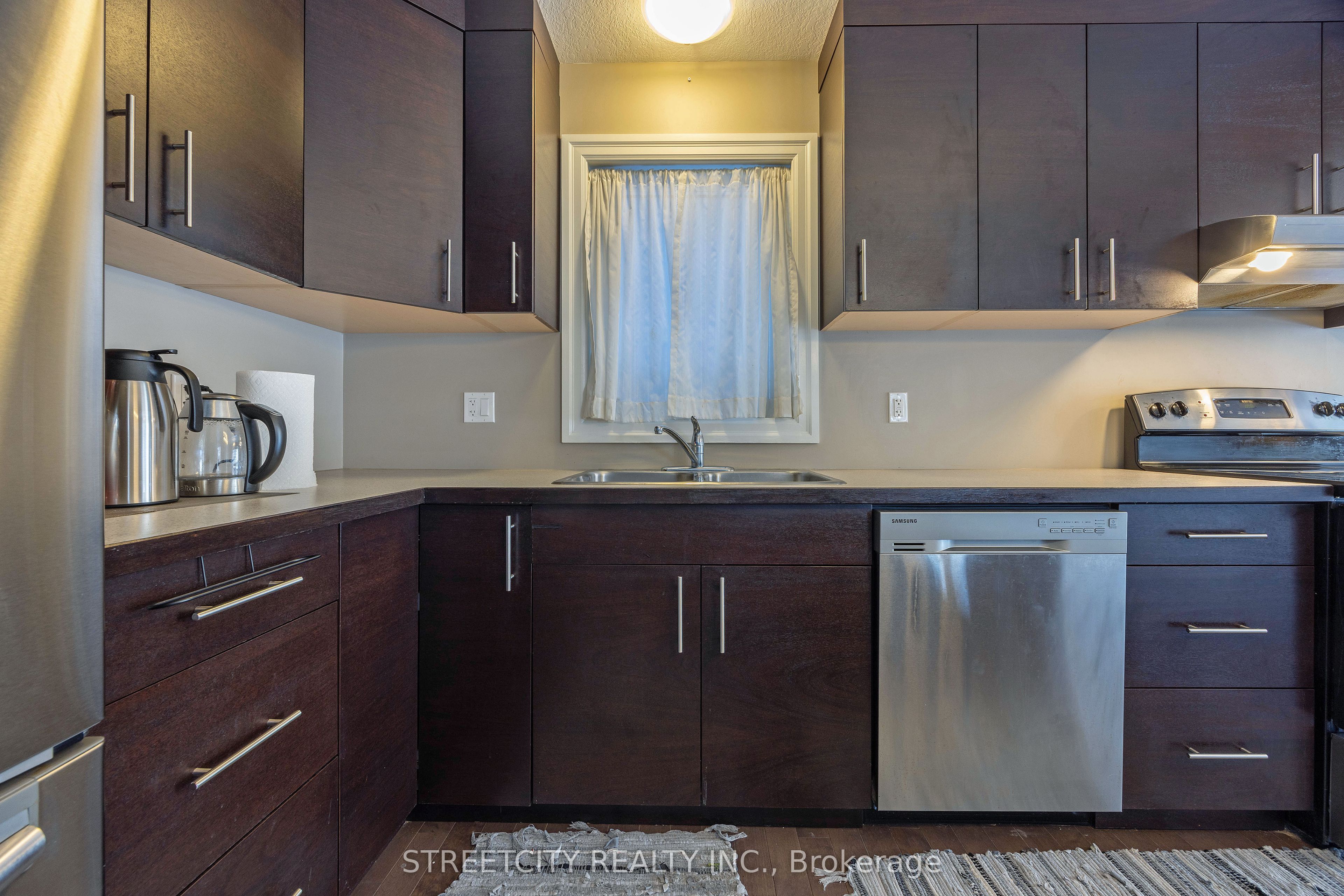 490 Phyllis Street Property Photo 9